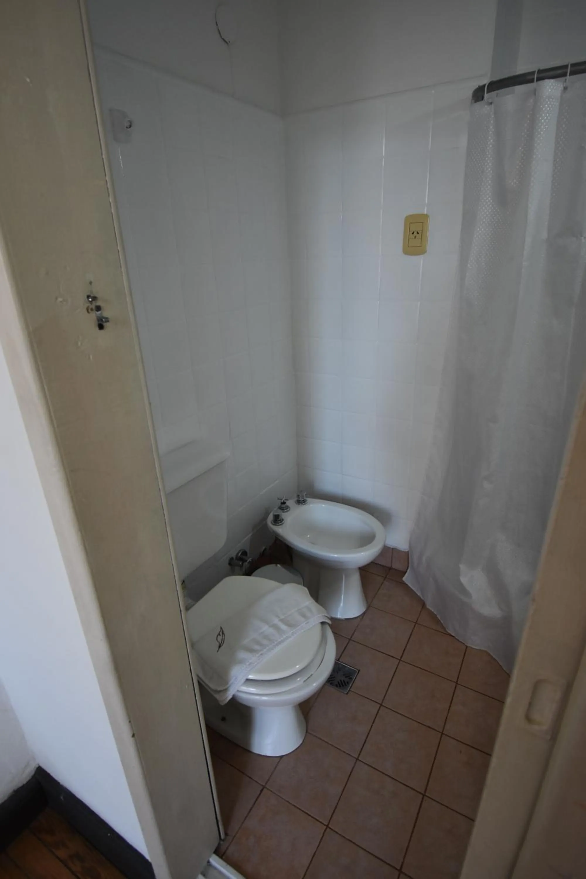 Shower in Hotel Plaza