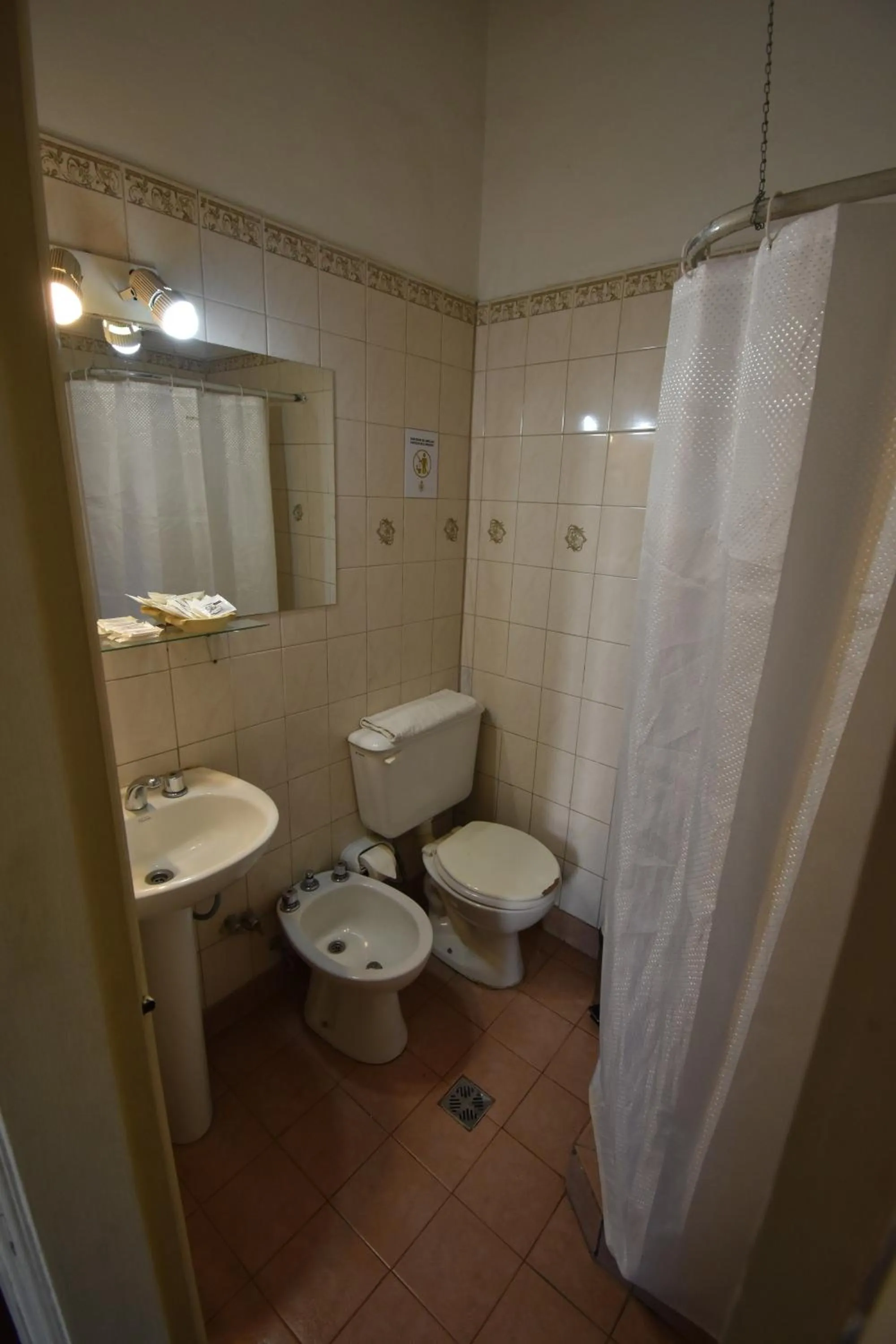 Shower in Hotel Plaza