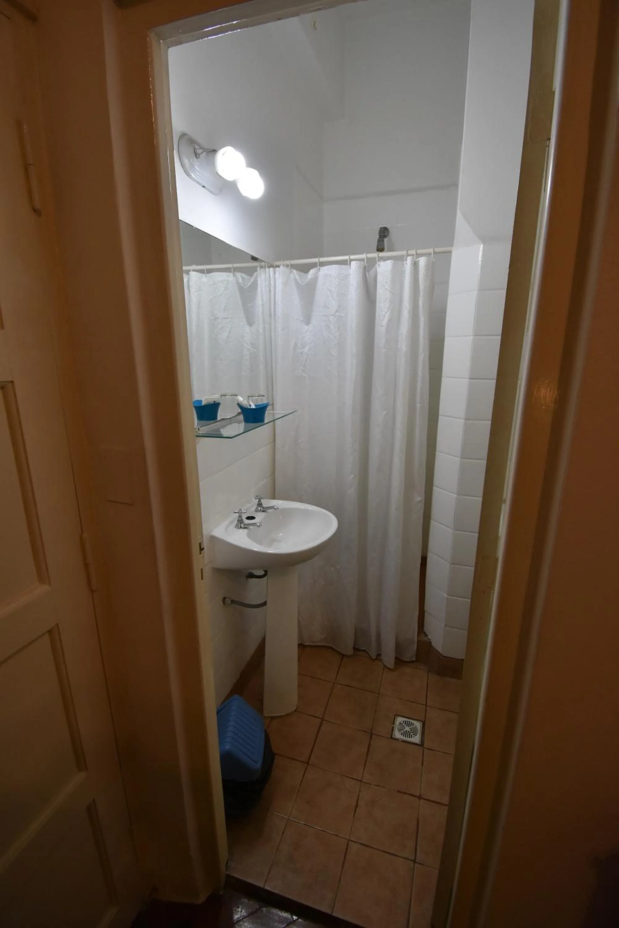 Shower in Hotel Plaza