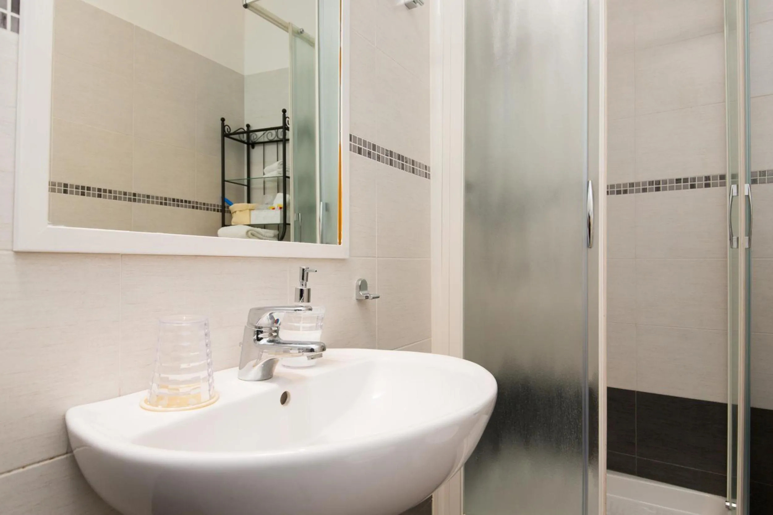Shower in Niclas Luxury Apartments EUR