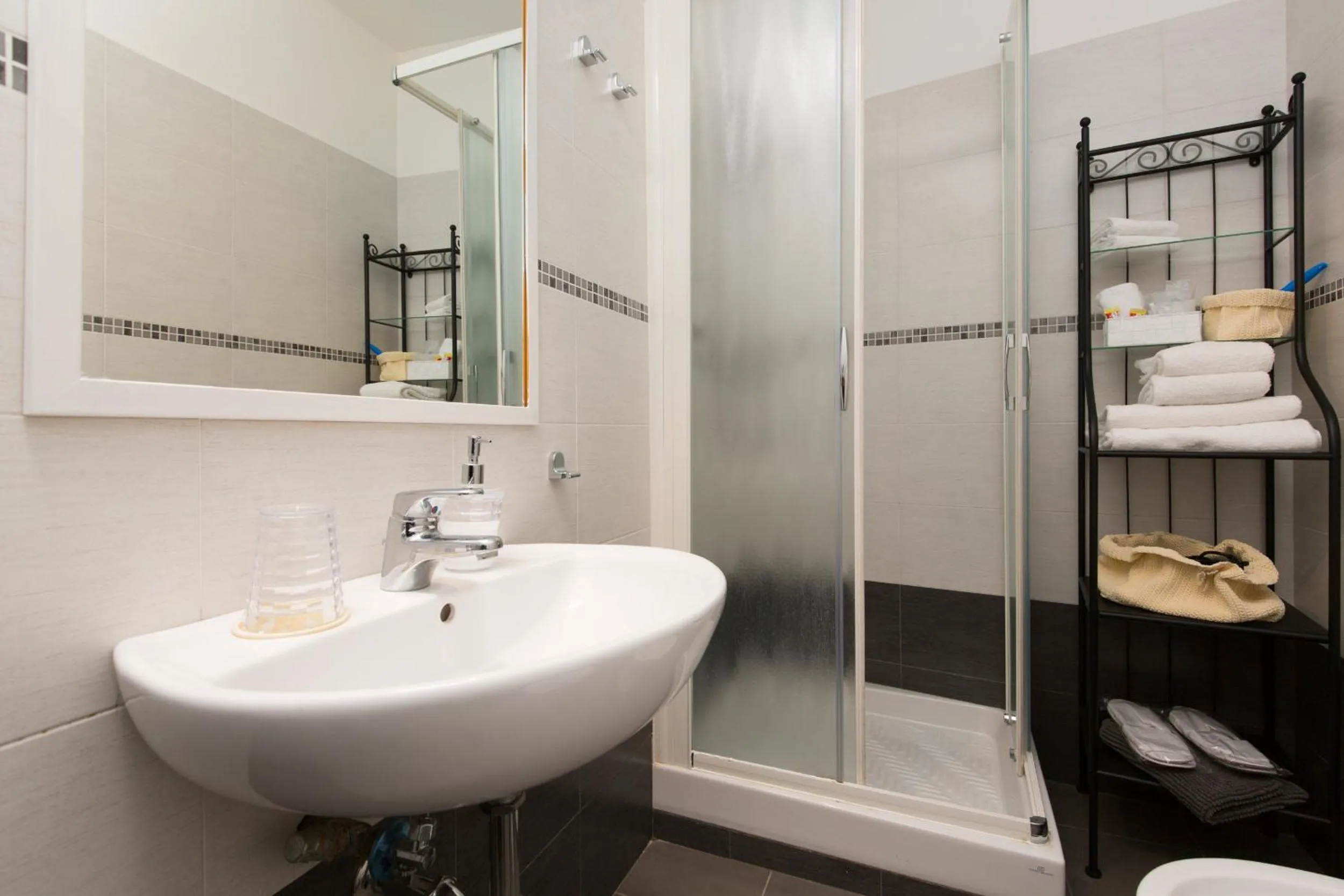 Shower in Niclas Luxury Apartments EUR