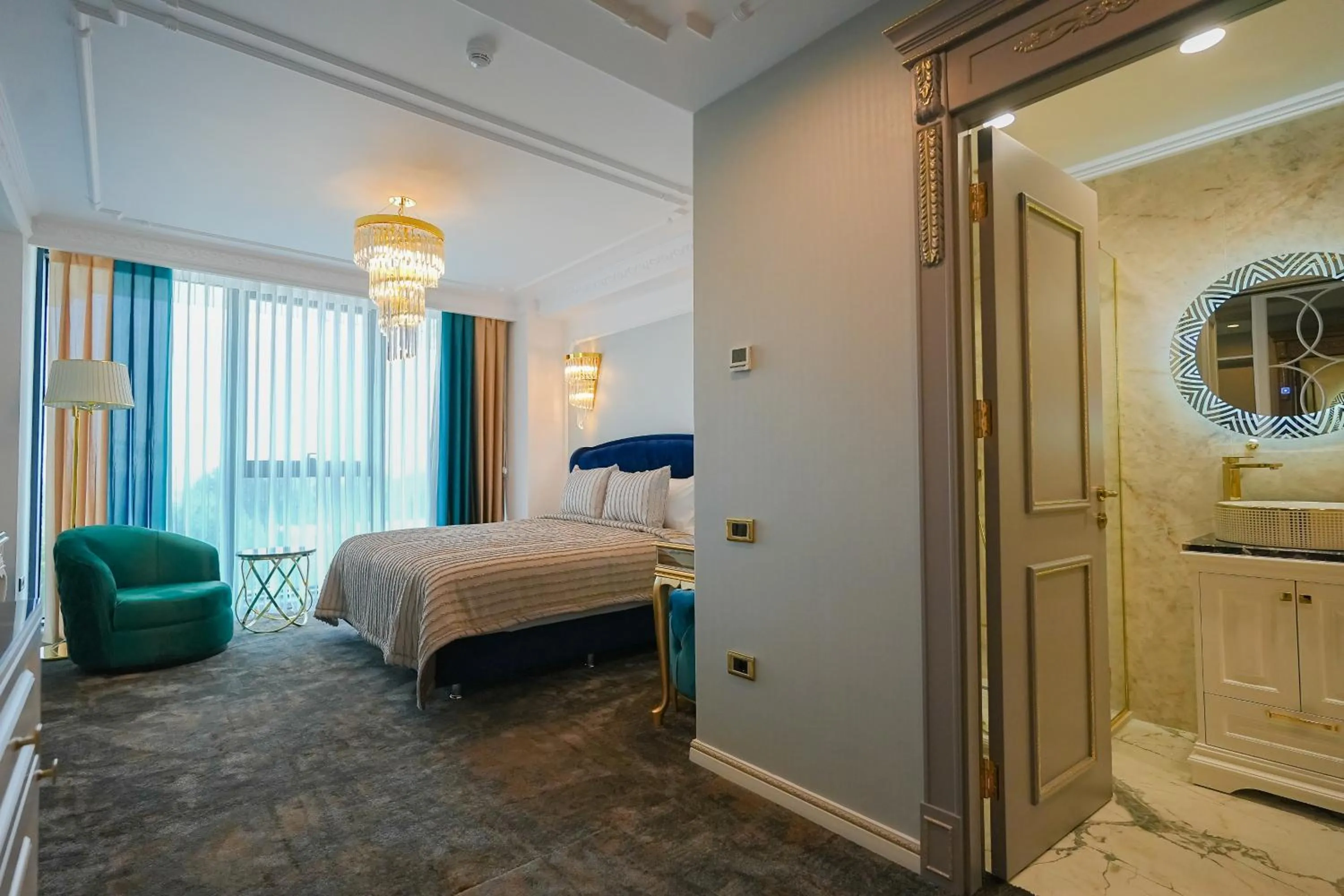 Bed in W Regal Boutique Hotel&Spa