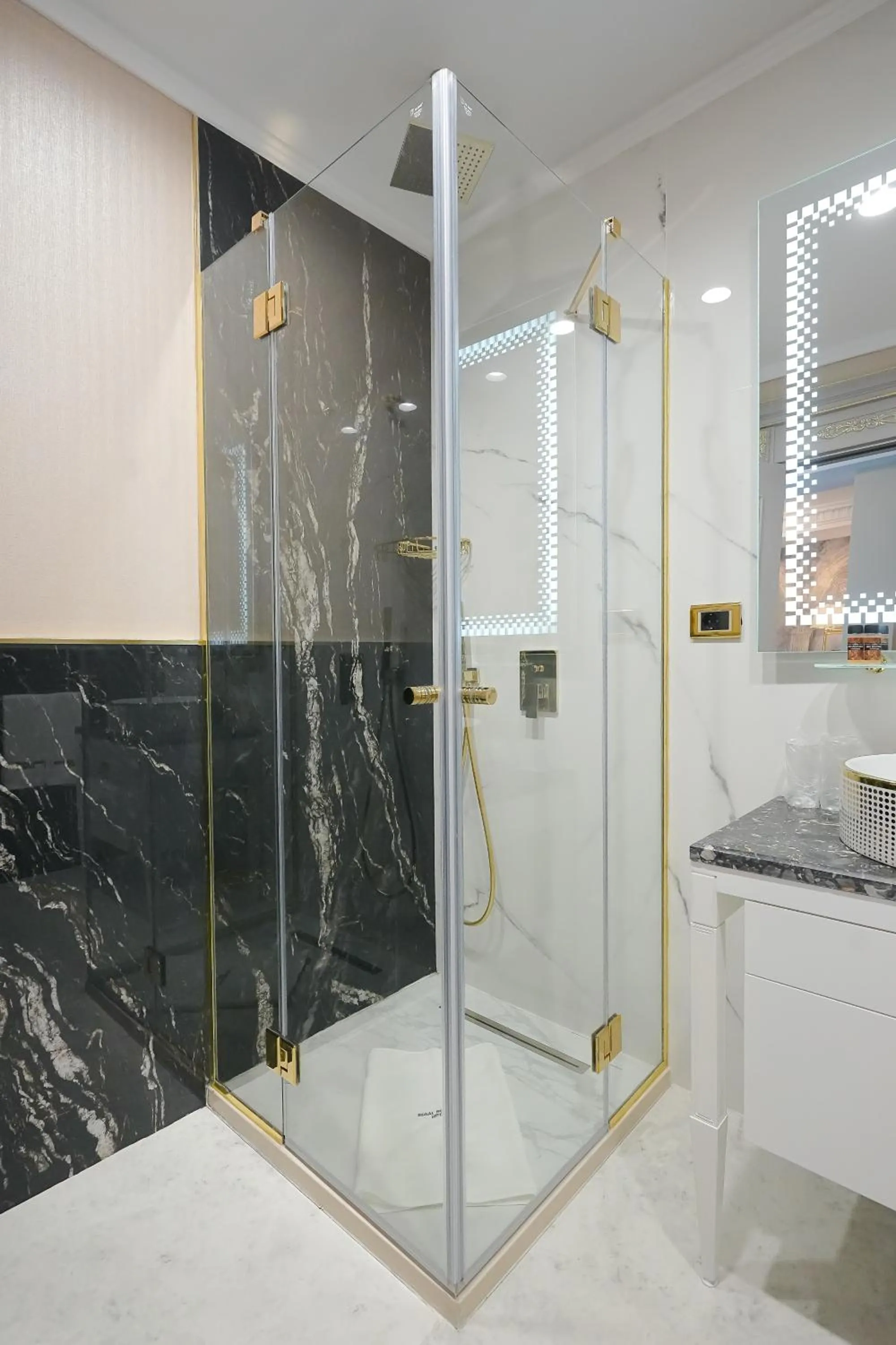 W Regal Boutique Hotel&Spa