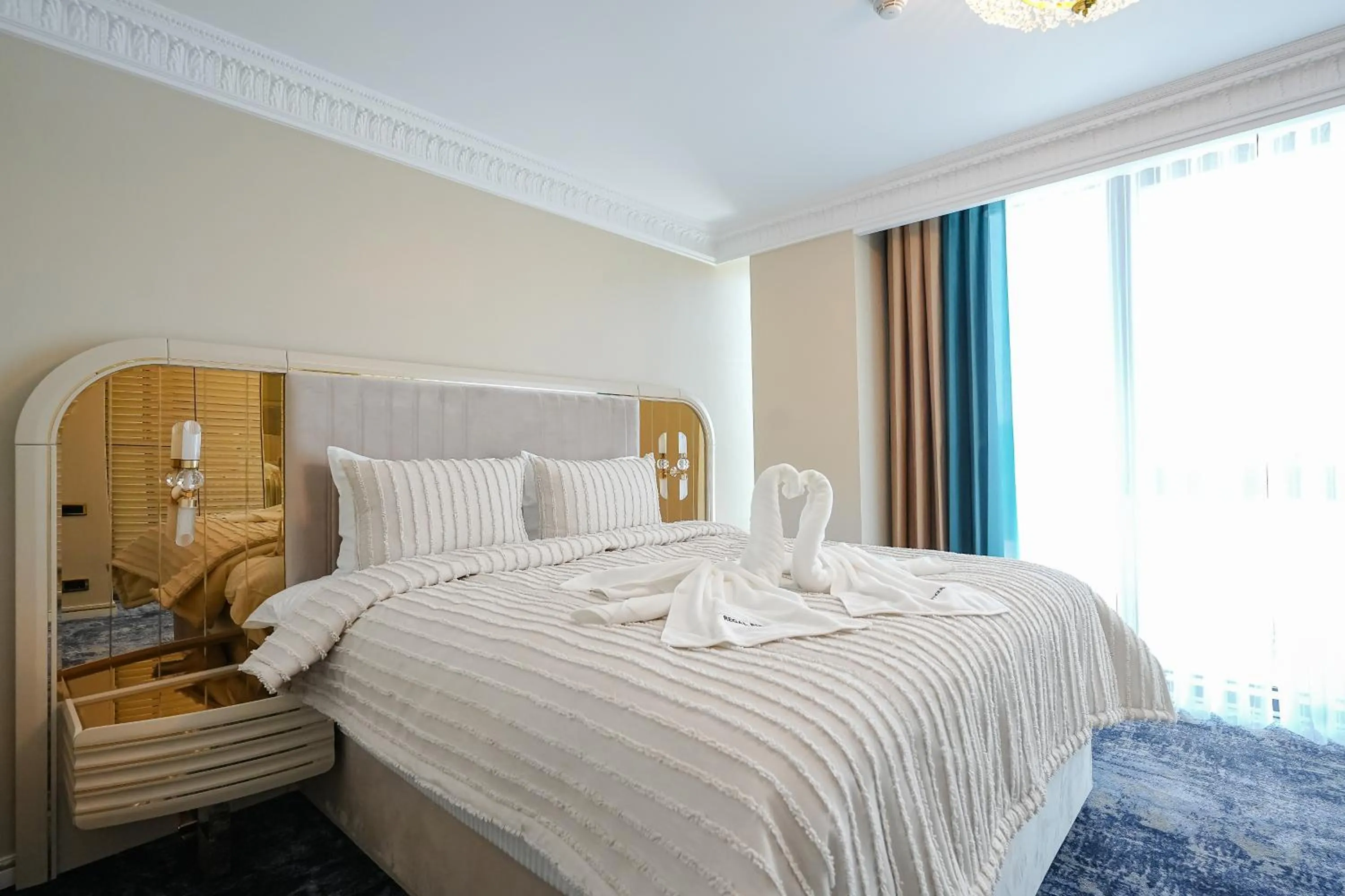 Bed in W Regal Boutique Hotel&Spa