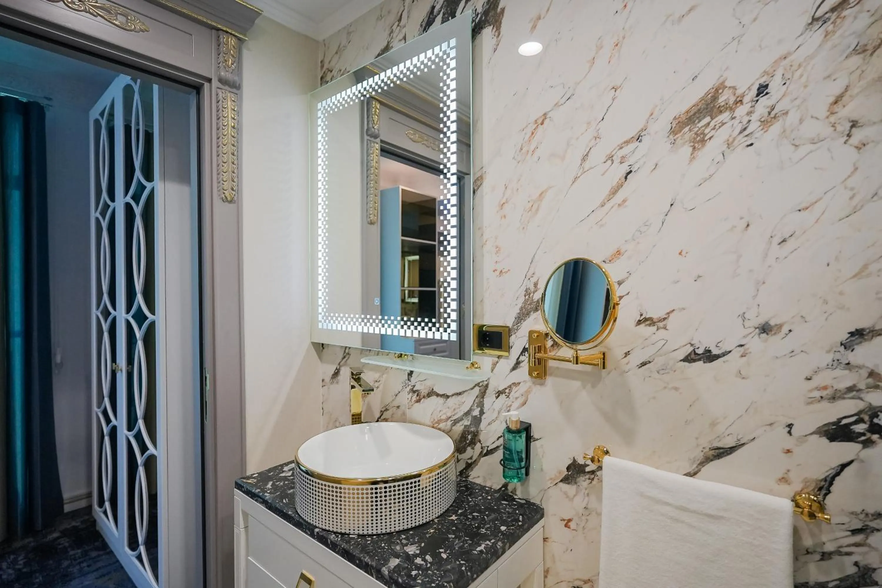 W Regal Boutique Hotel&Spa