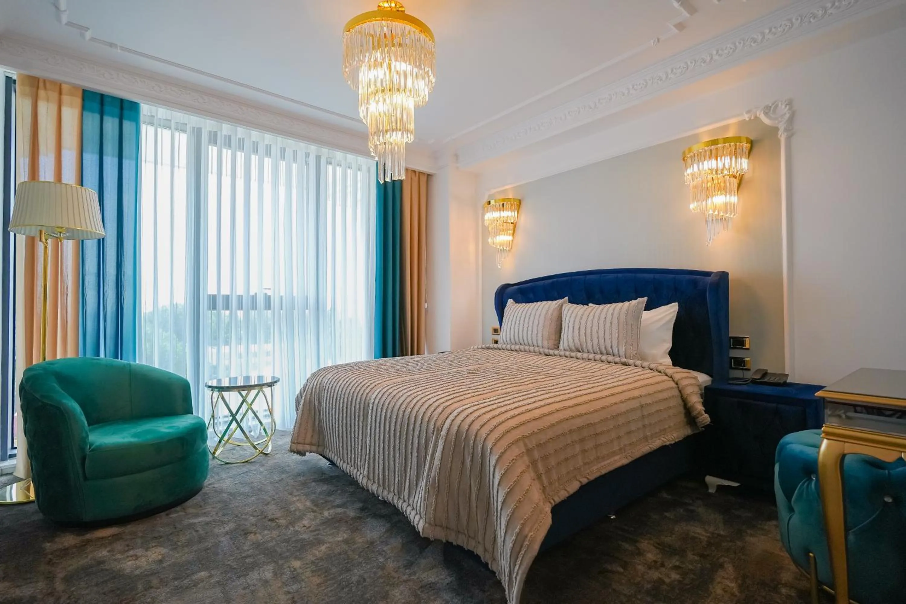 Bed in W Regal Boutique Hotel&Spa