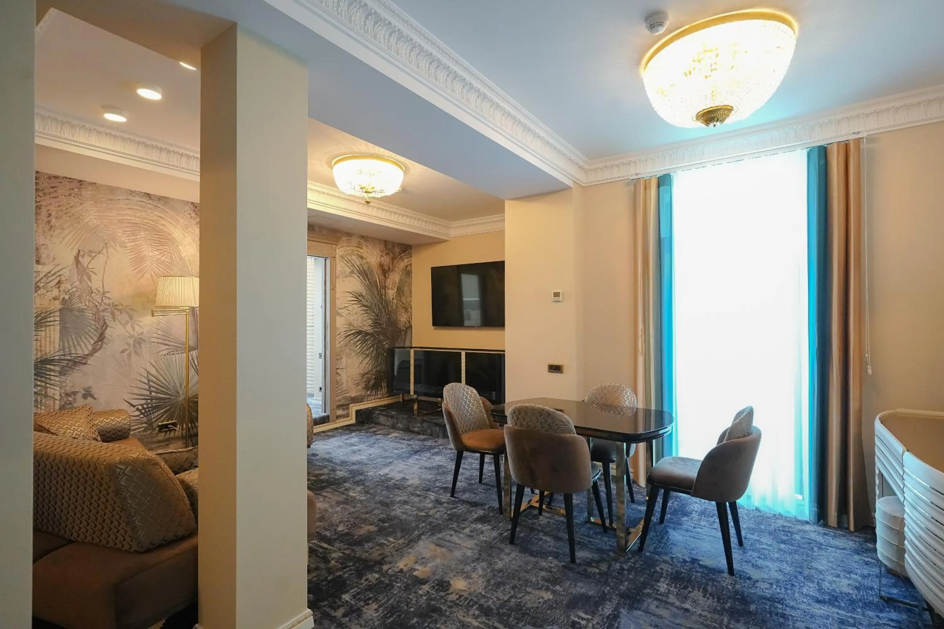 W Regal Boutique Hotel&Spa