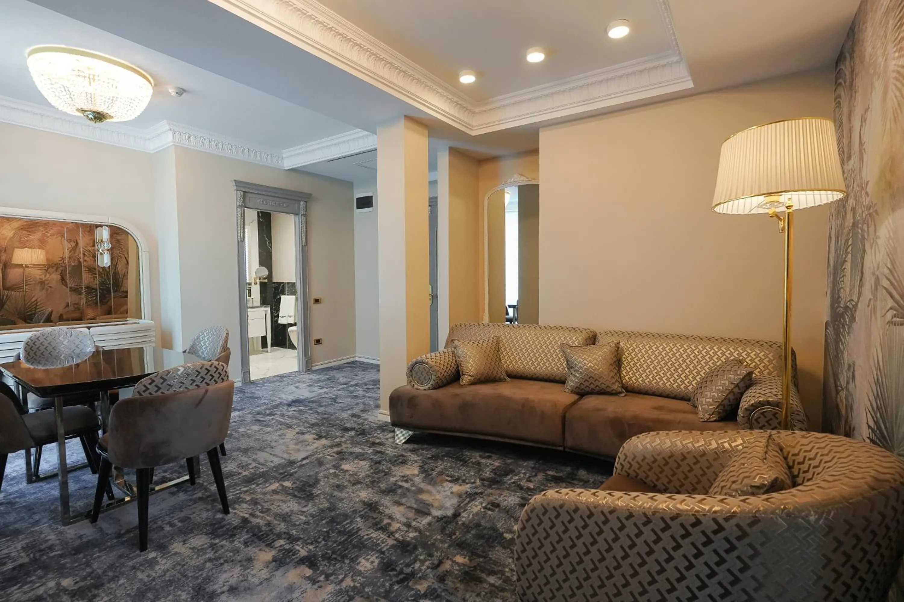 W Regal Boutique Hotel&Spa