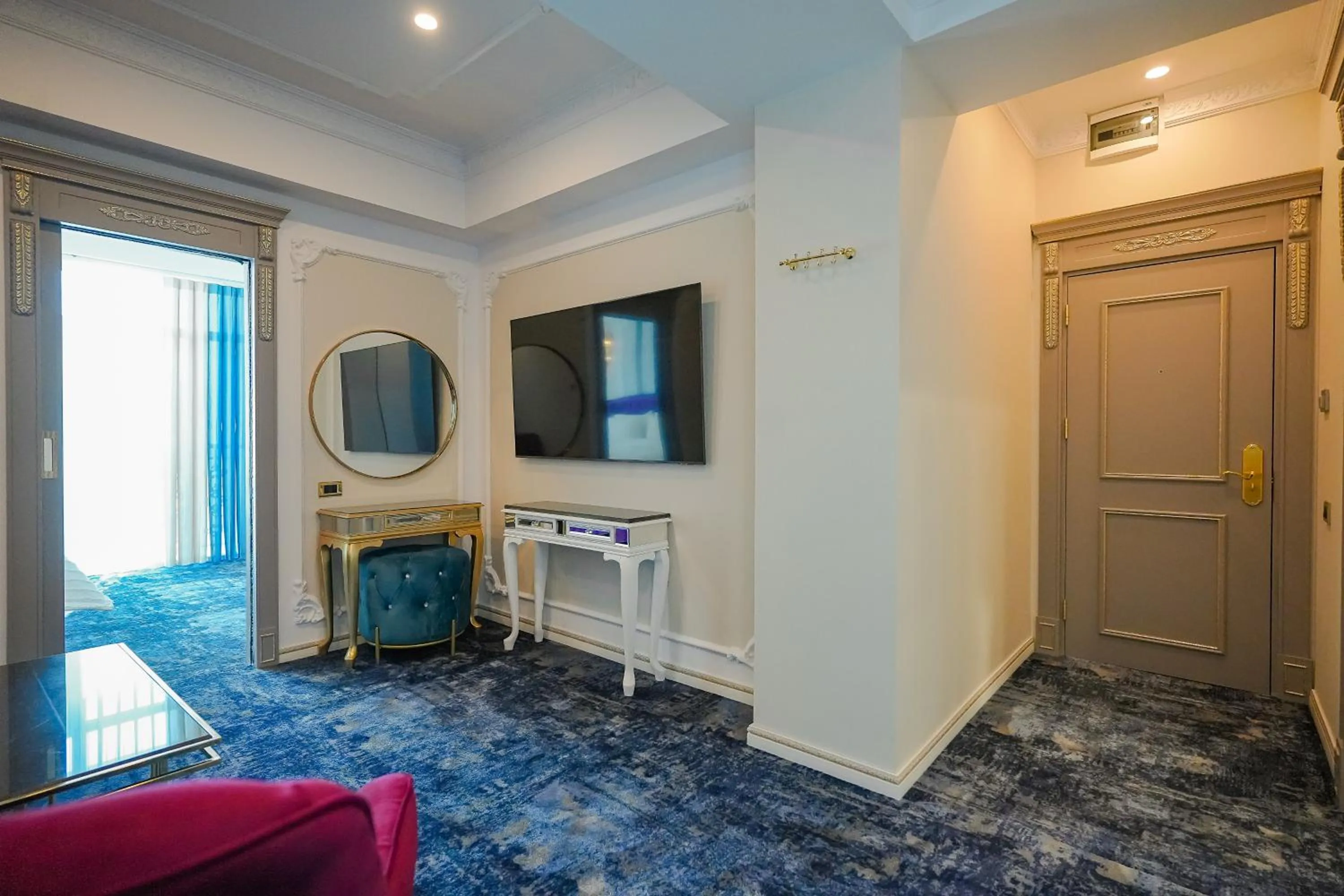 W Regal Boutique Hotel&Spa