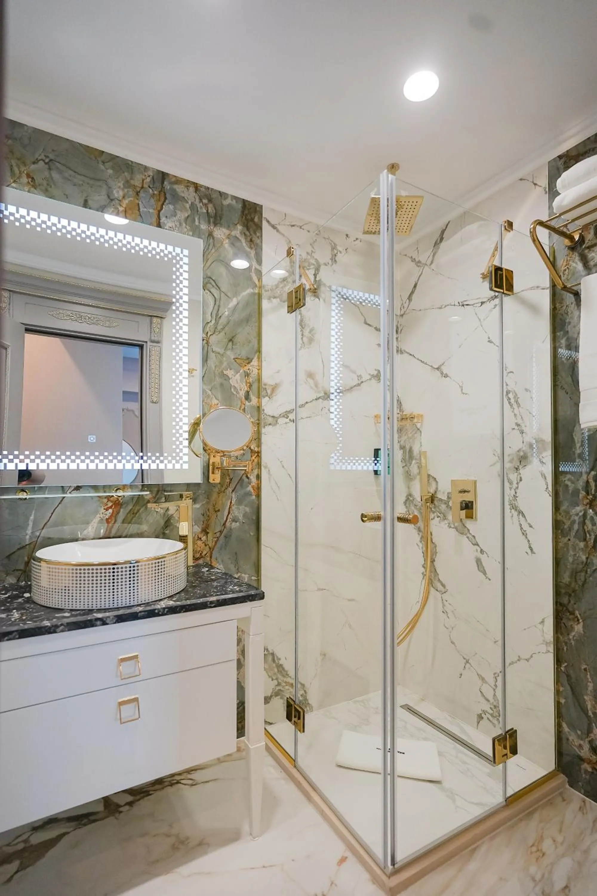 W Regal Boutique Hotel&Spa