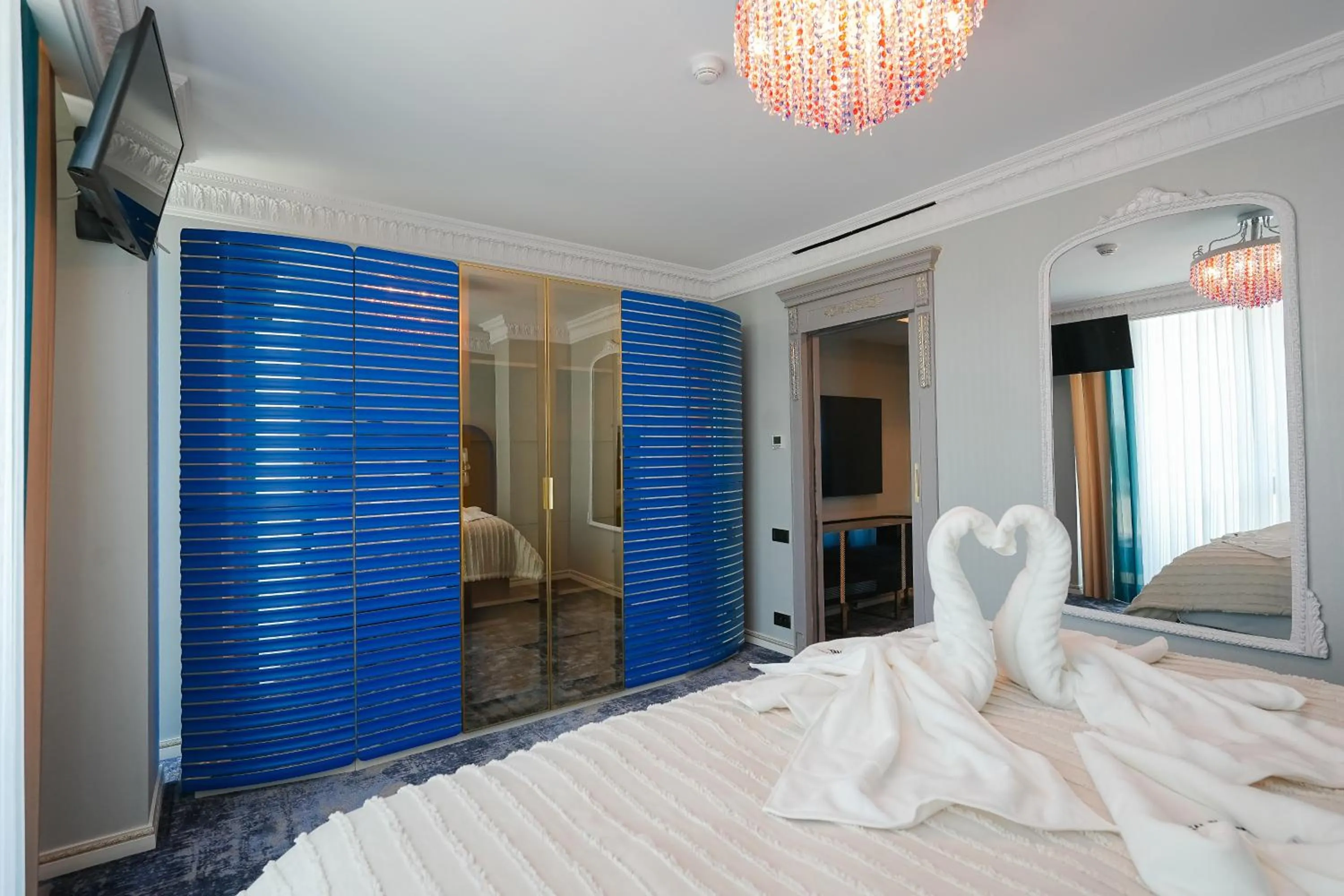 Bed in W Regal Boutique Hotel&Spa