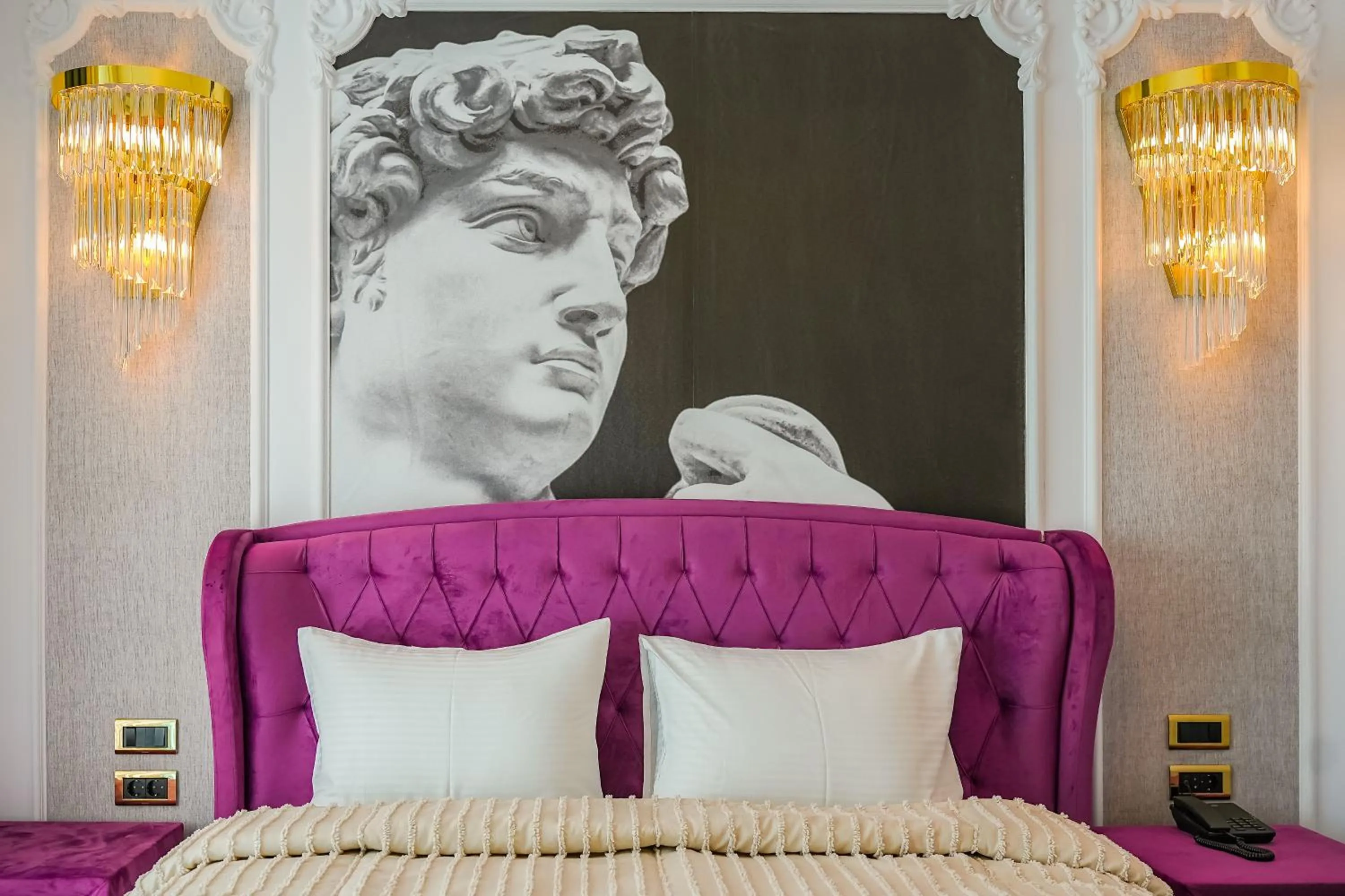 Bed in W Regal Boutique Hotel&Spa