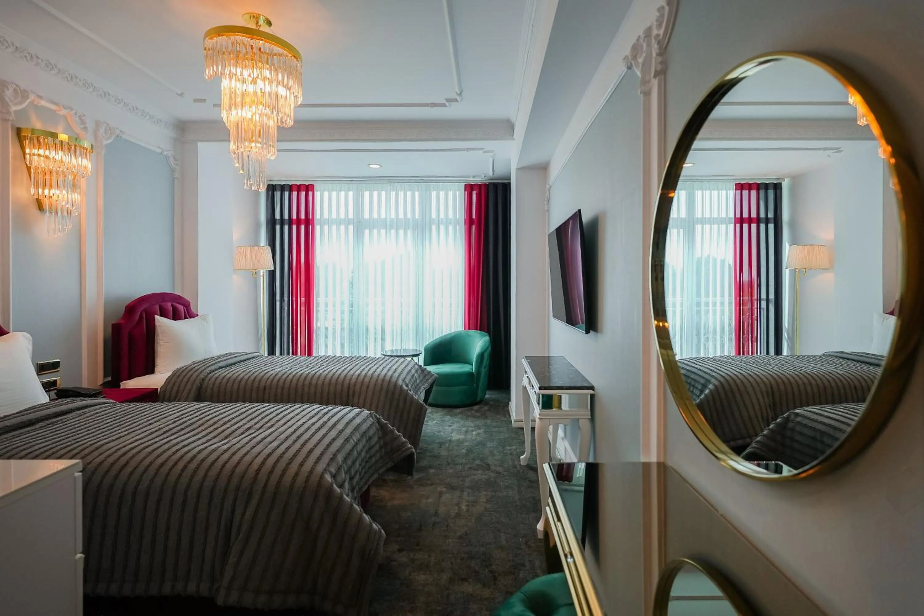 Bed in W Regal Boutique Hotel&Spa