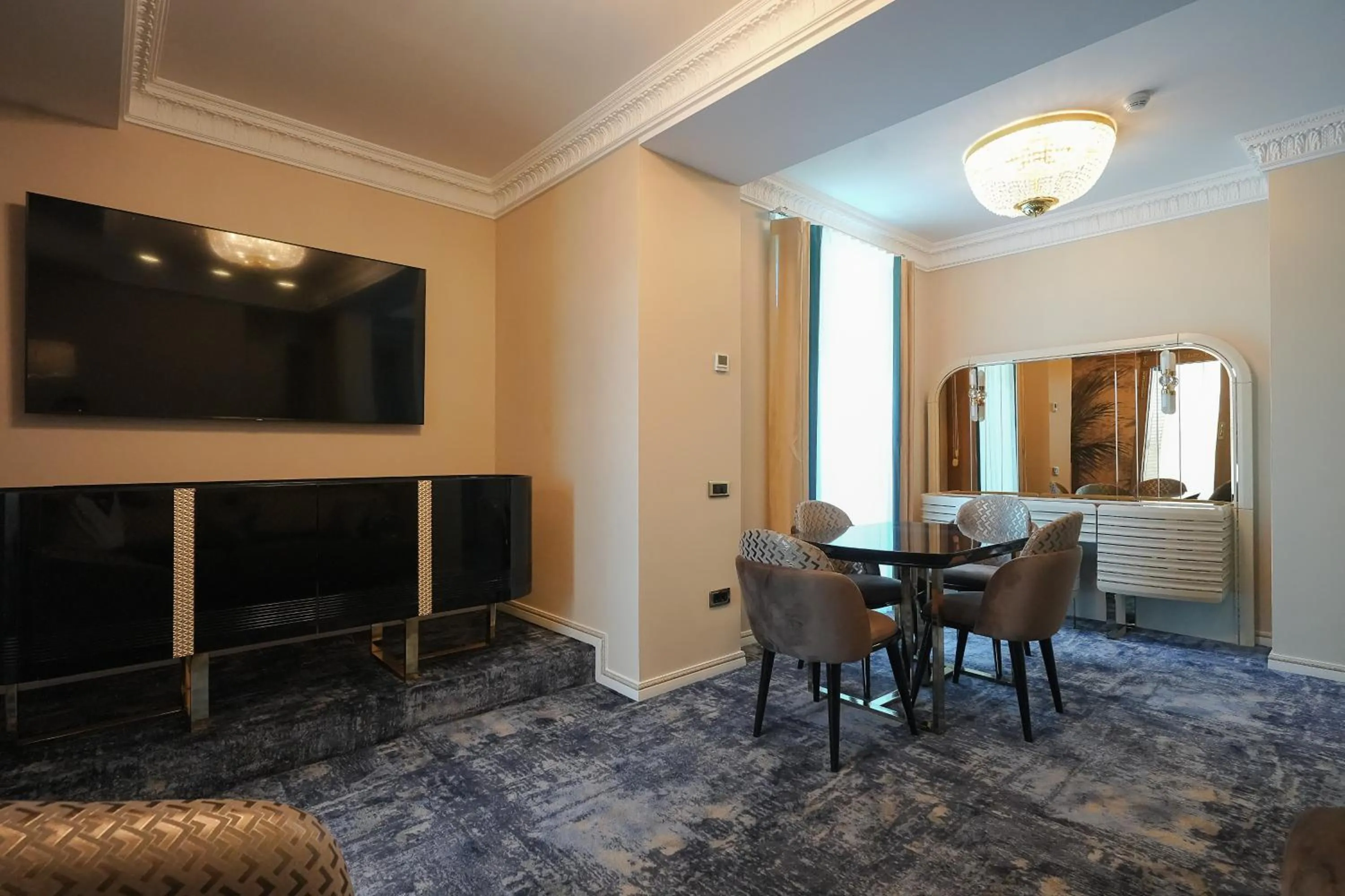 W Regal Boutique Hotel&Spa