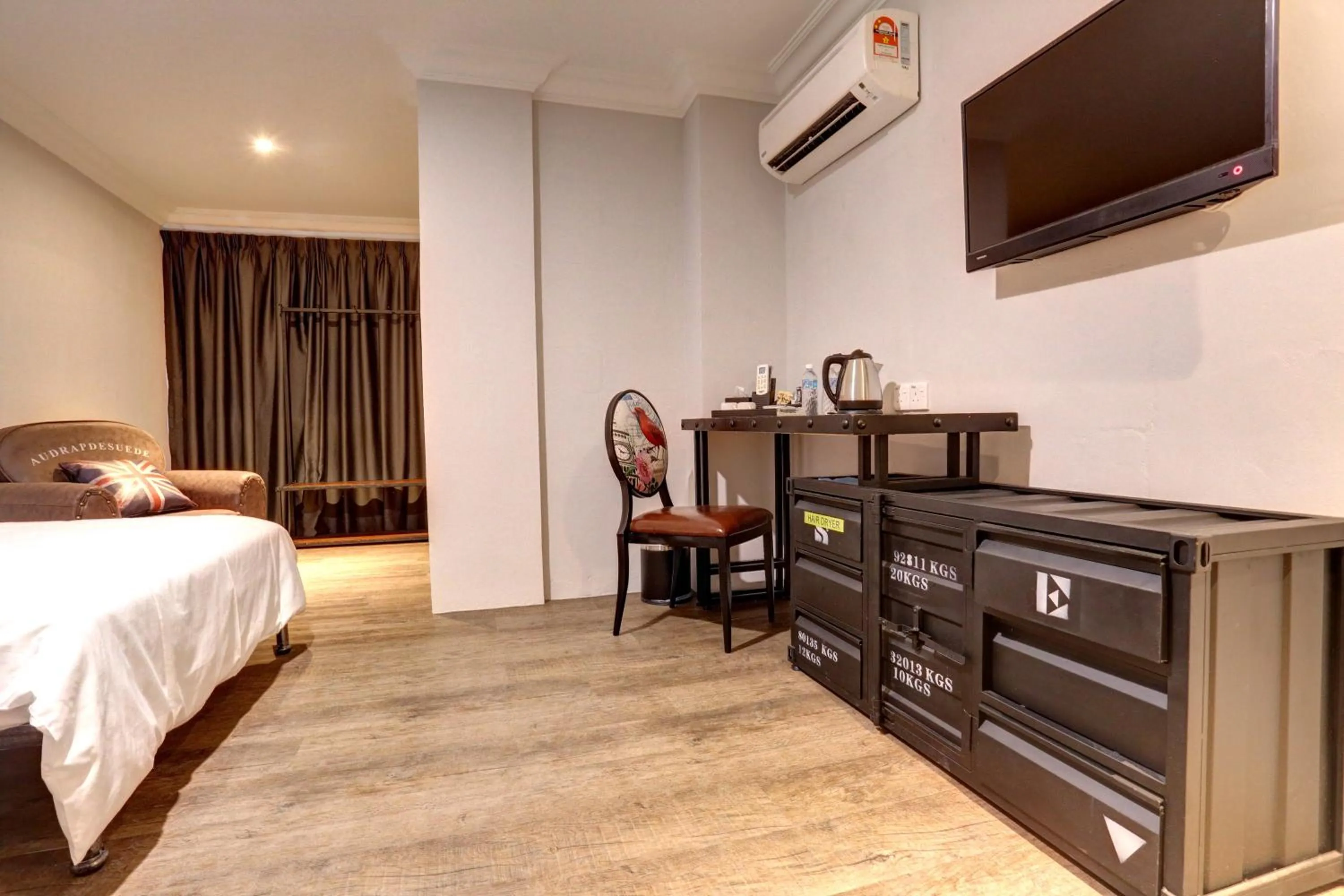 TV and multimedia, Bed in Hotel Kristal