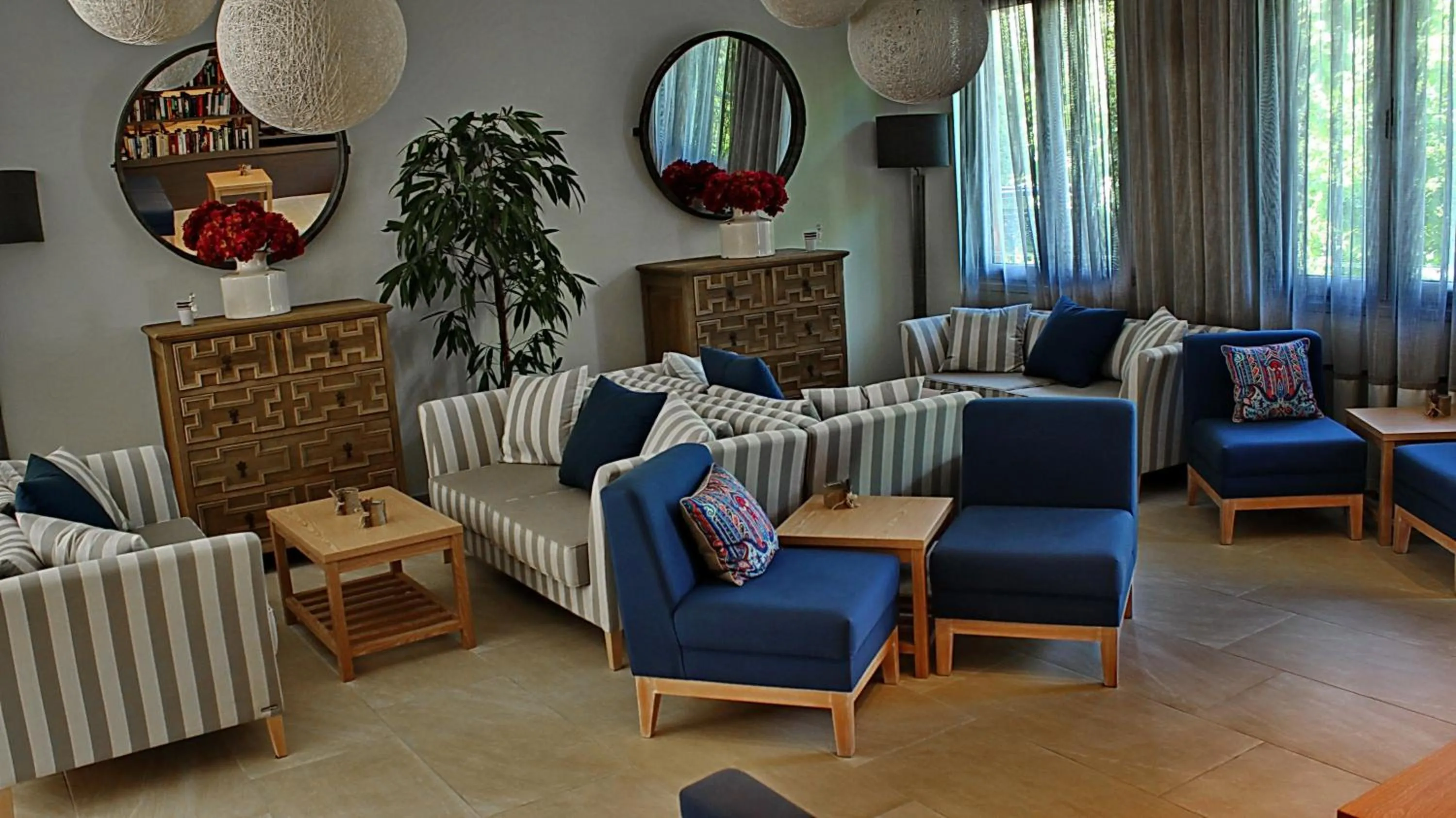 Communal lounge/ TV room in Hotel Rezi