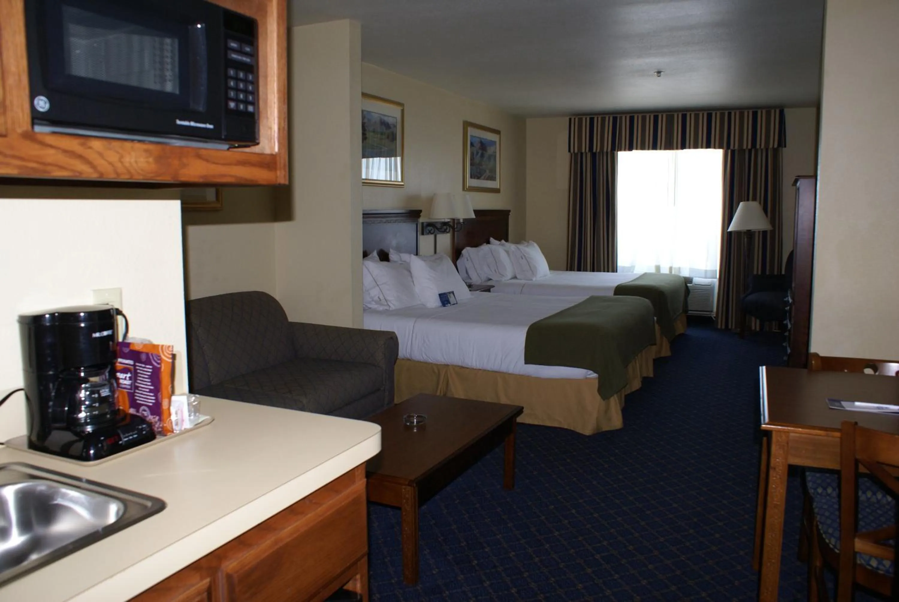 Photo of the whole room, Bed in Holiday Inn Express Hotels & Suites Mountain Home by IHG