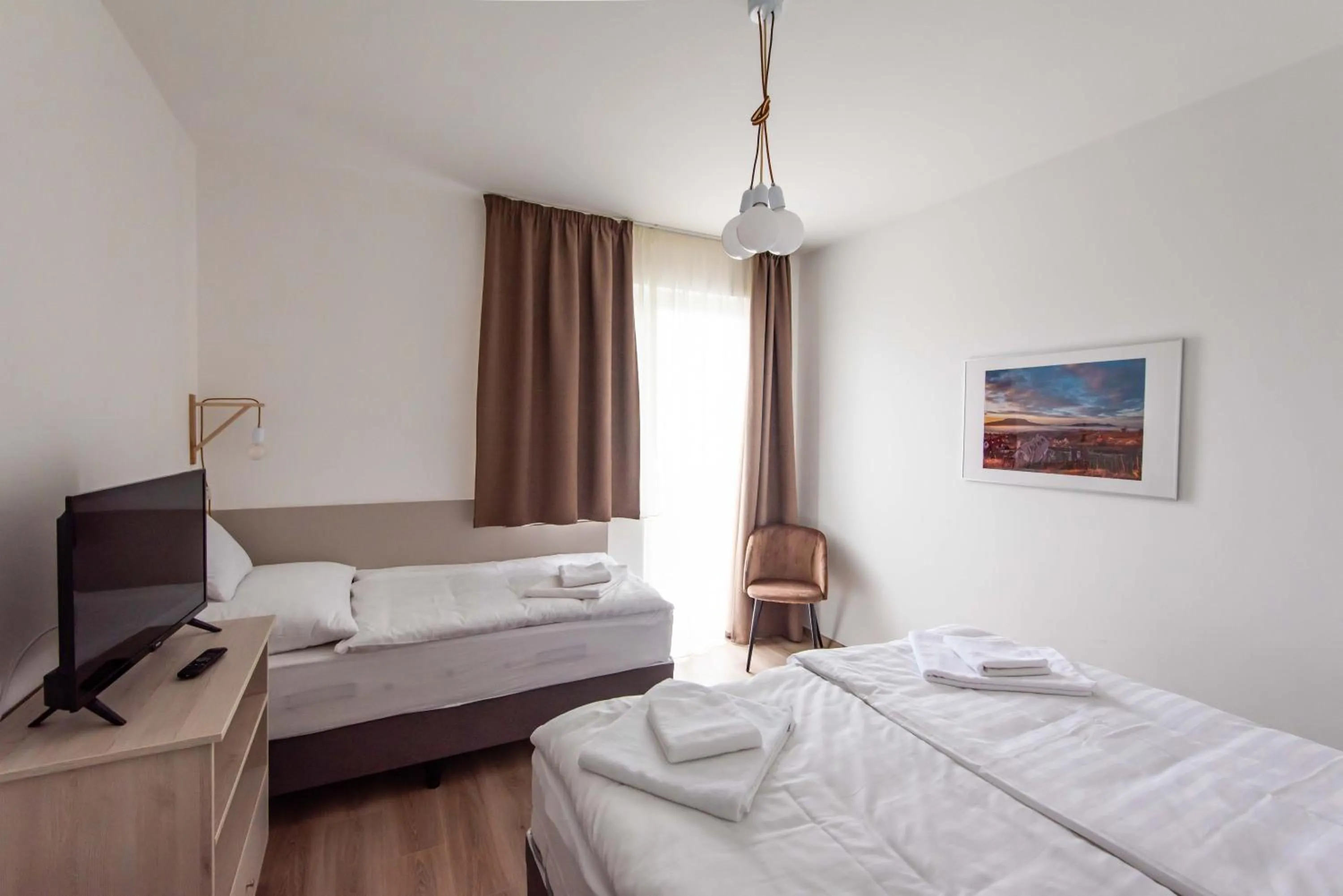 Photo of the whole room in Magaspart Panzió