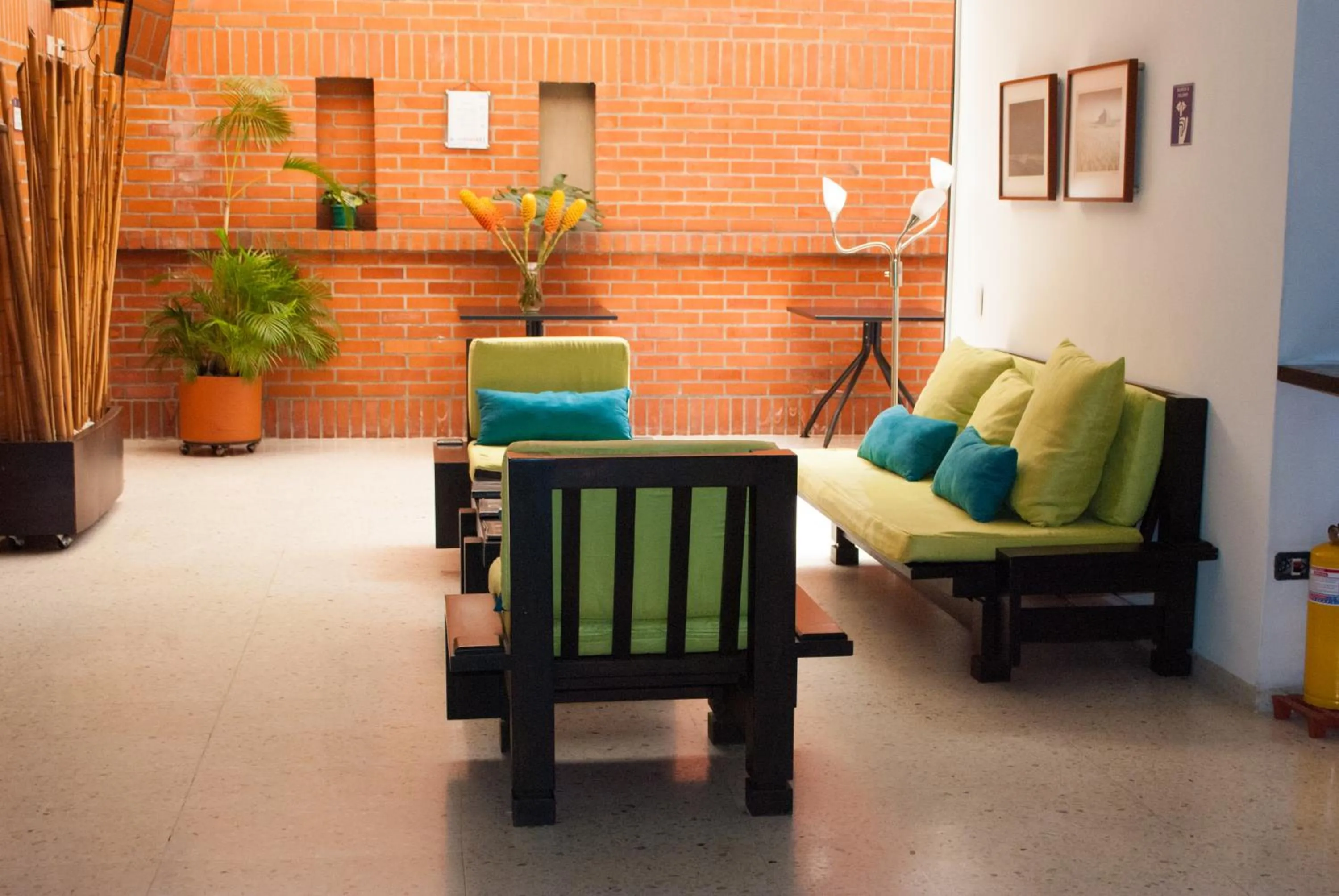 Communal lounge/ TV room in Hotel Casa Santa Monica Norte