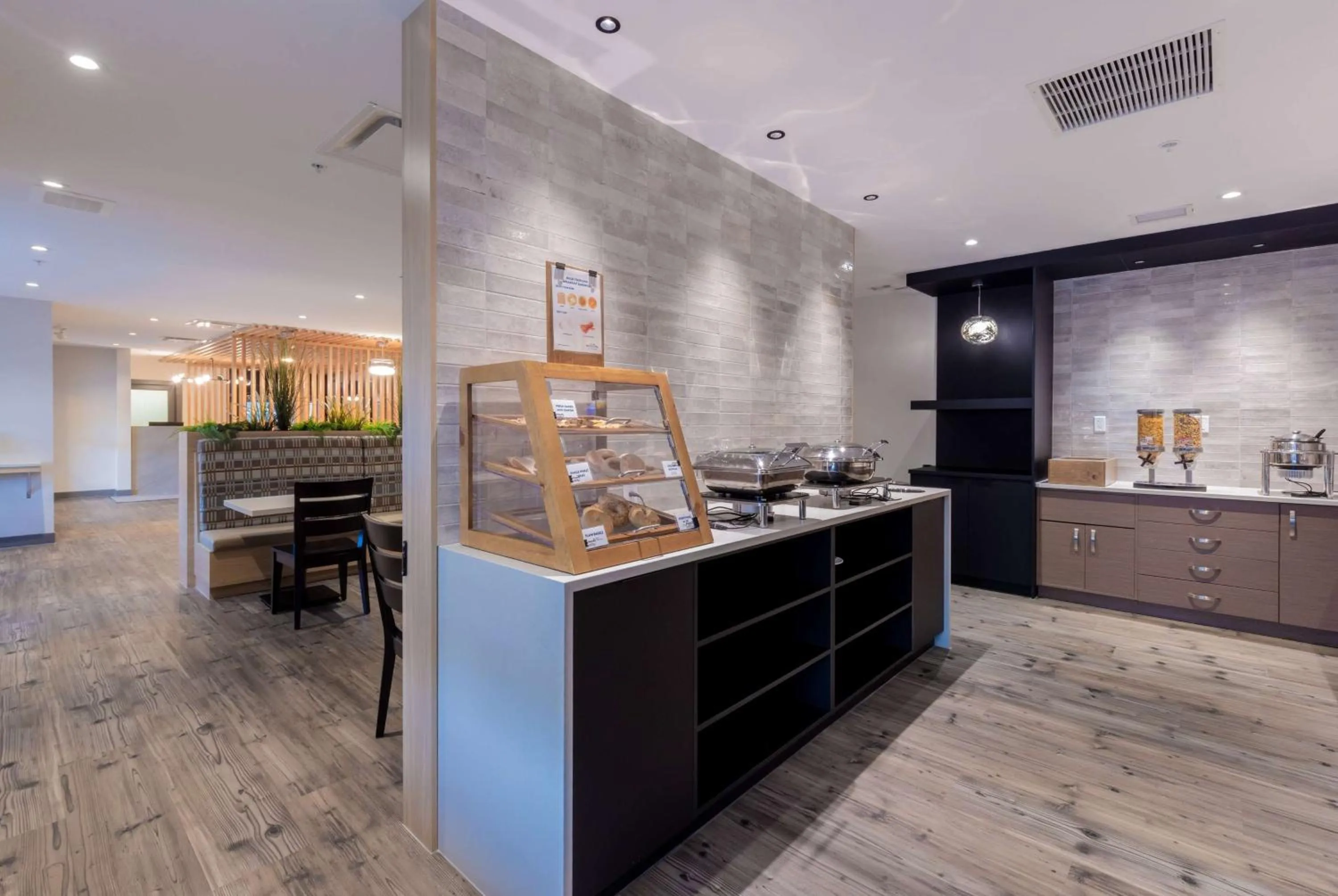 Restaurant/places to eat in Microtel Inn & Suites by Wyndham Oyster Bay Ladysmith