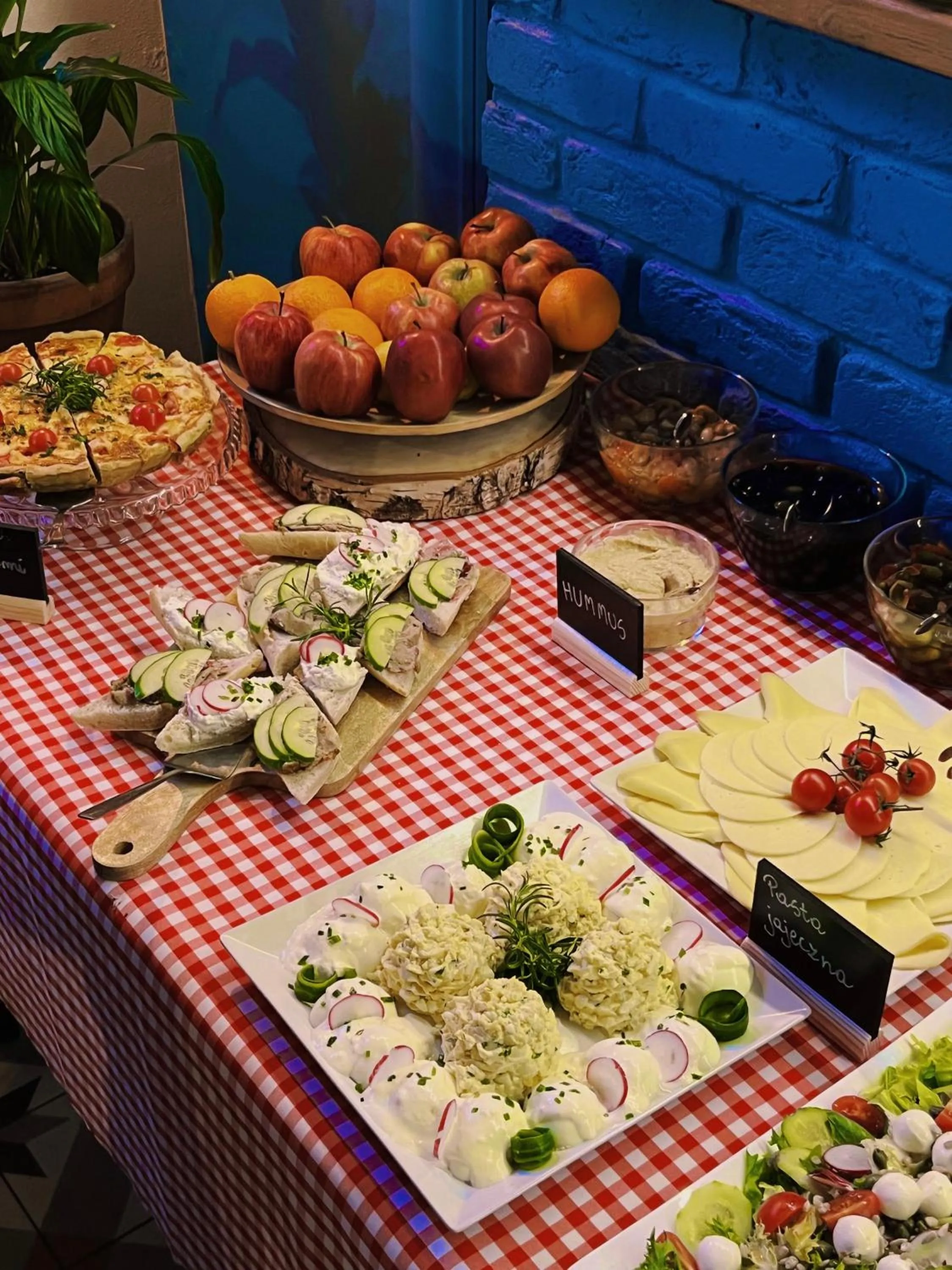 Restaurant/places to eat in Joyinn Aparthotel