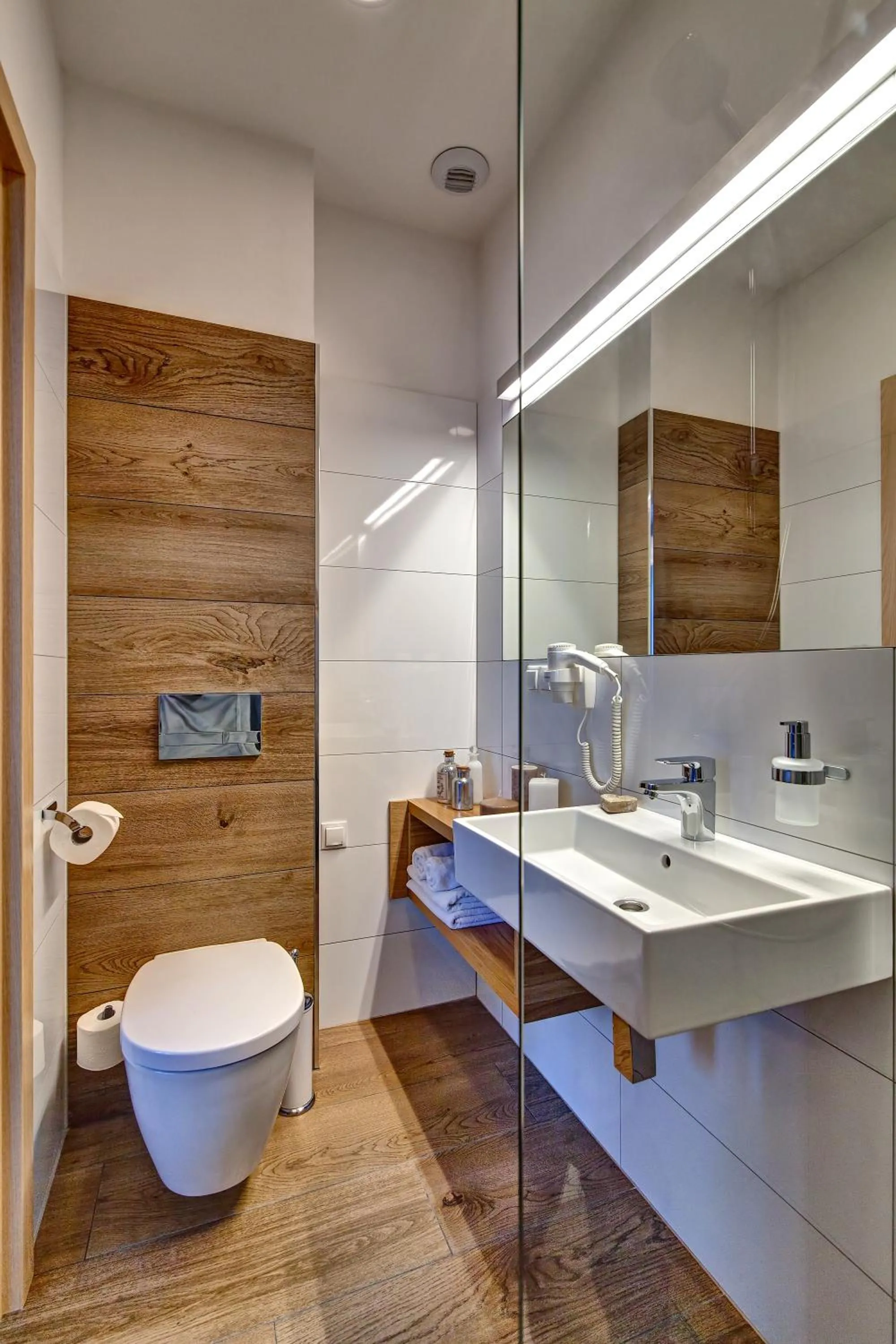 Bathroom in Joyinn Aparthotel