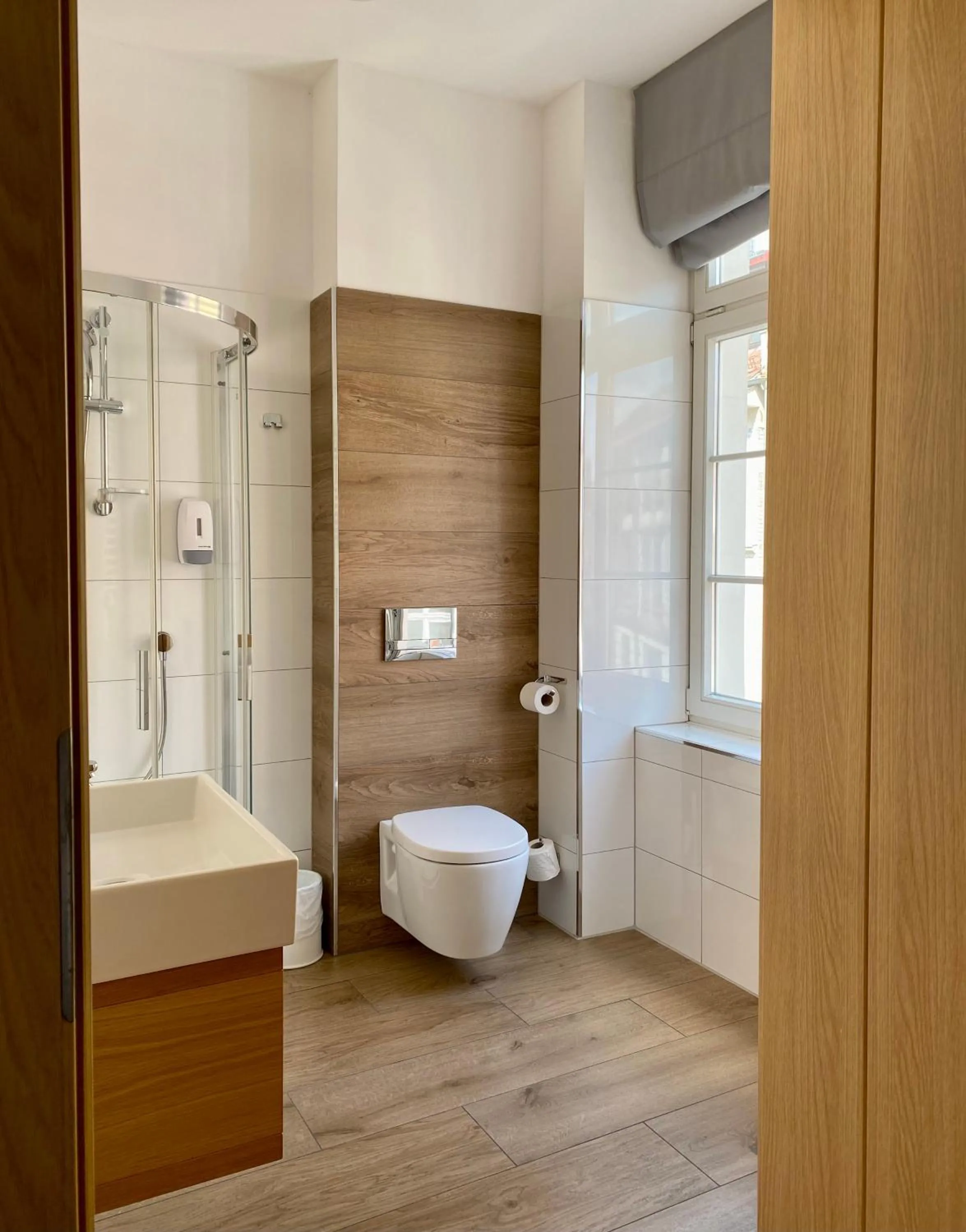 Toilet in Joyinn Aparthotel