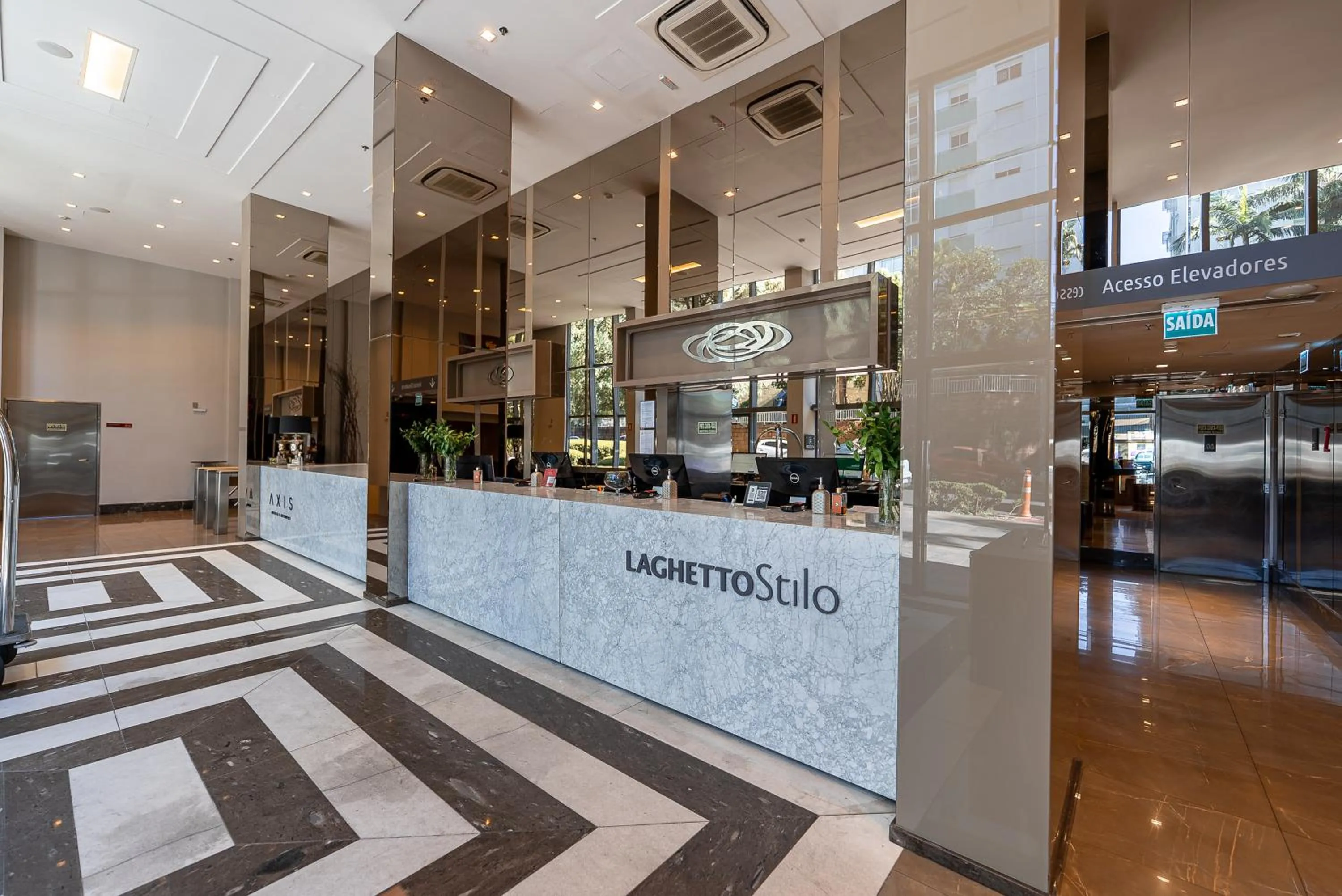 Lobby or reception in Hotel Laghetto Stilo Higienópolis