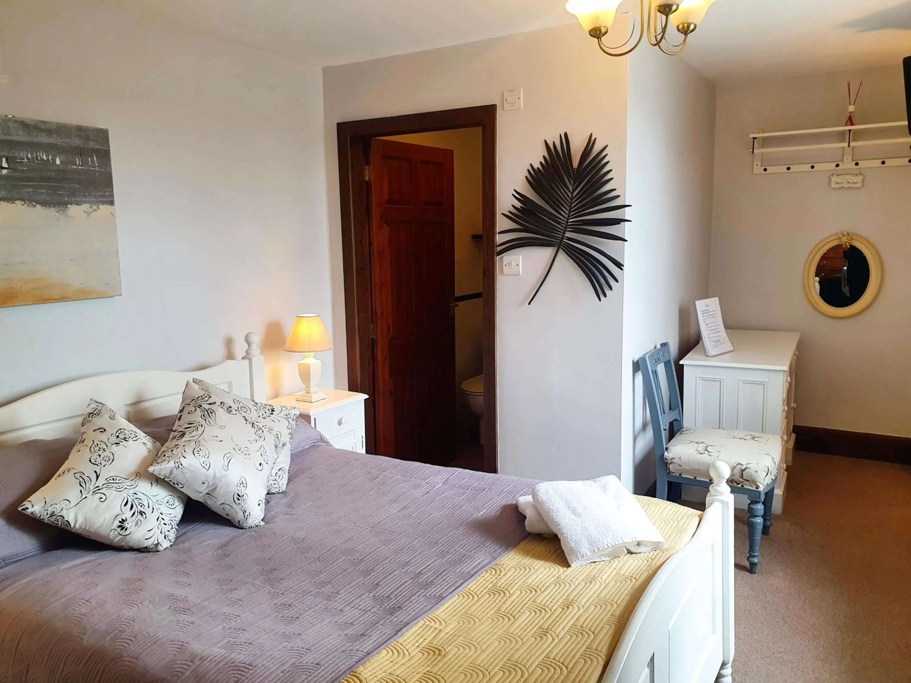 Double Room with Private Bathroom in The Priory