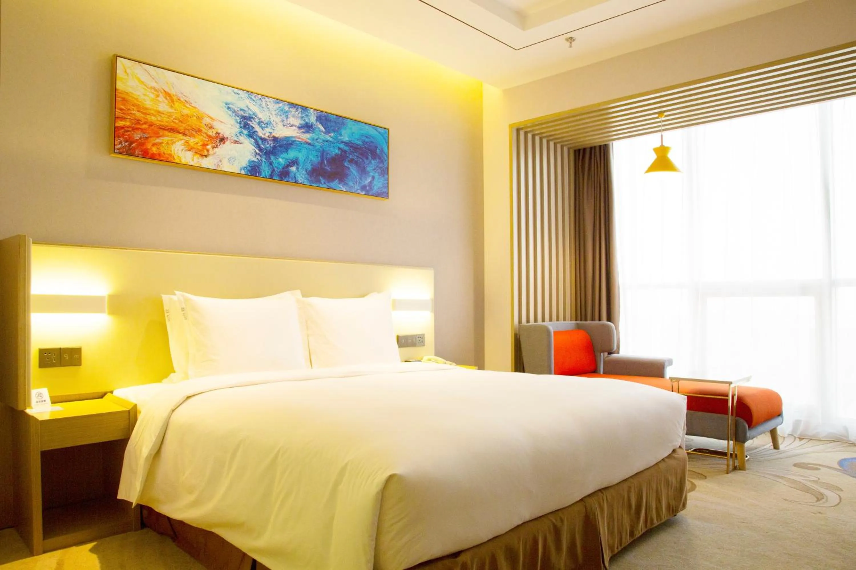 Photo of the whole room, Bed in Holiday Inn Express Anshan Downtown by IHG