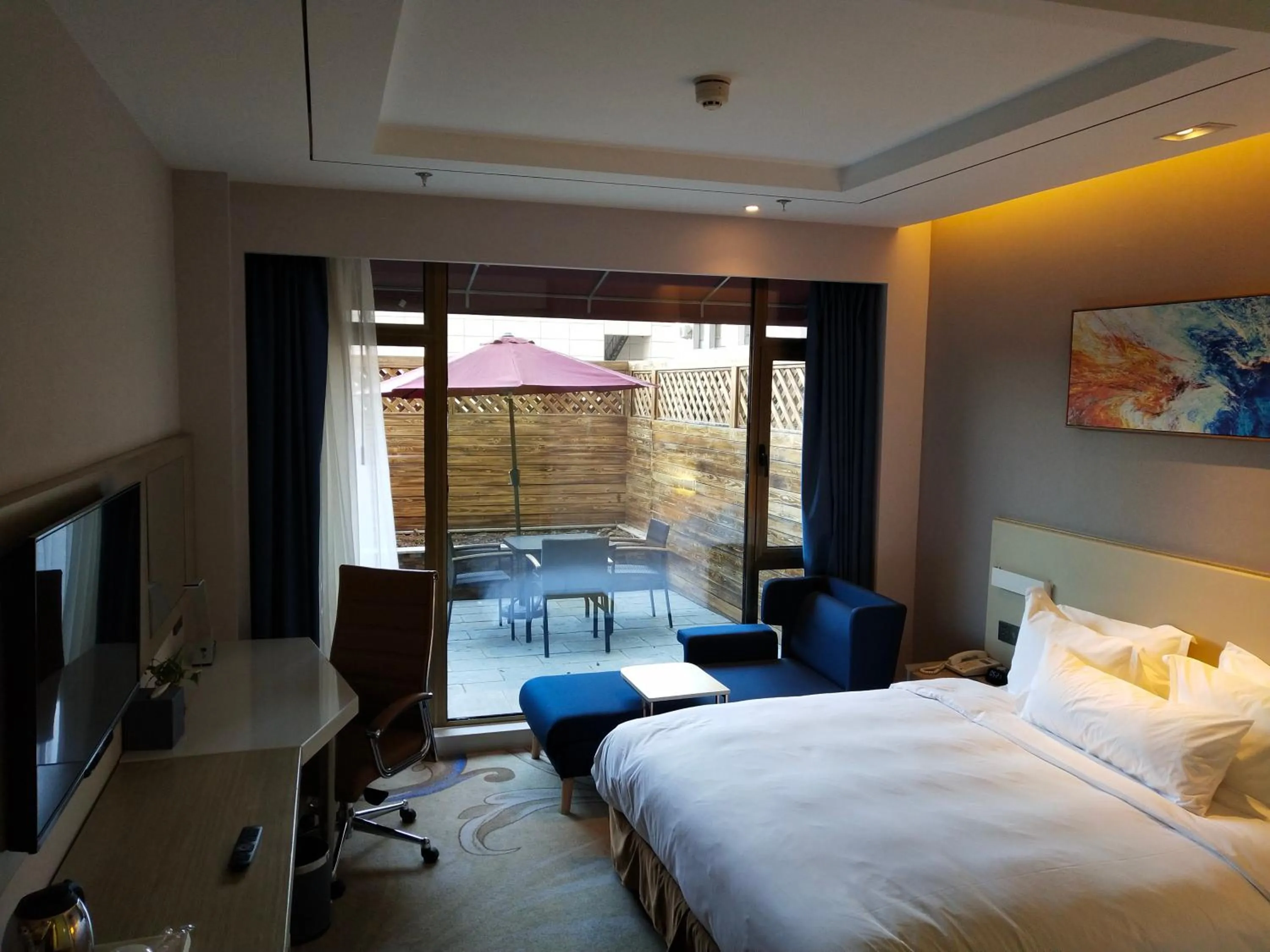 Photo of the whole room, Bed in Holiday Inn Express Anshan Downtown by IHG