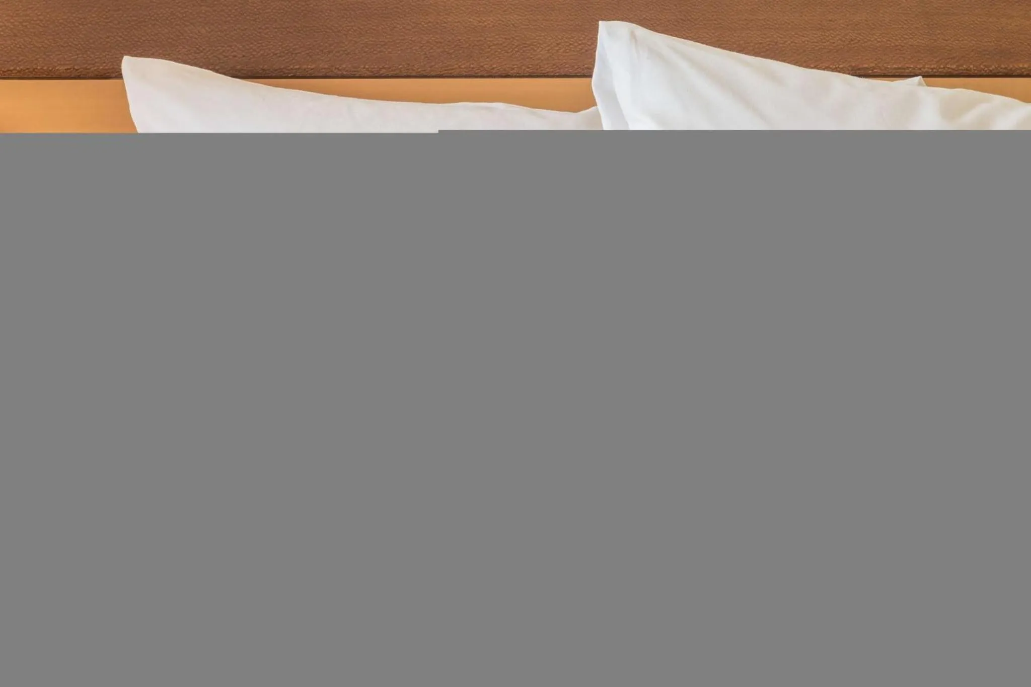 Photo of the whole room, Bed in Holiday Inn Express Anshan Downtown by IHG