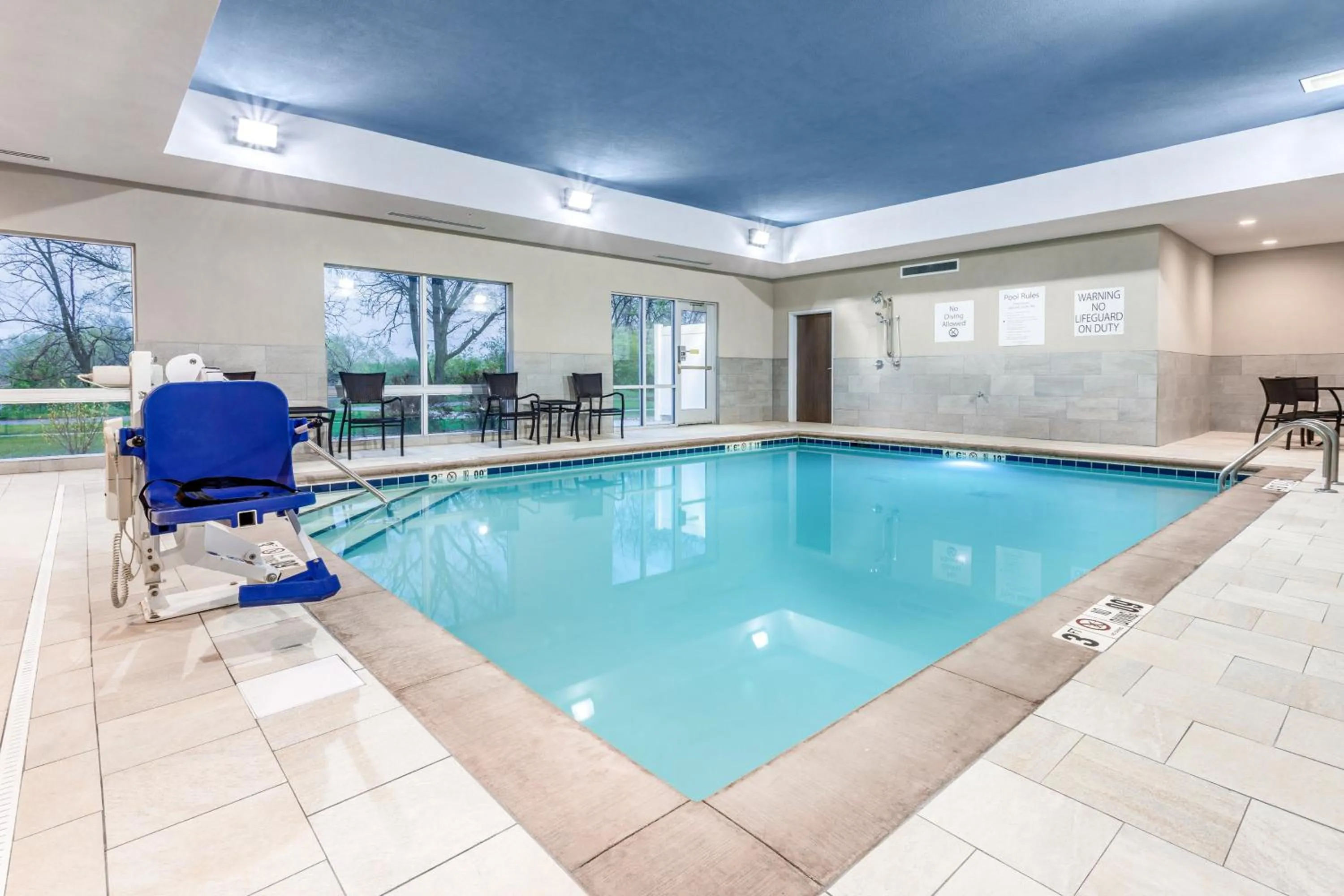 Swimming pool in Holiday Inn Express & Suites Hammond by IHG