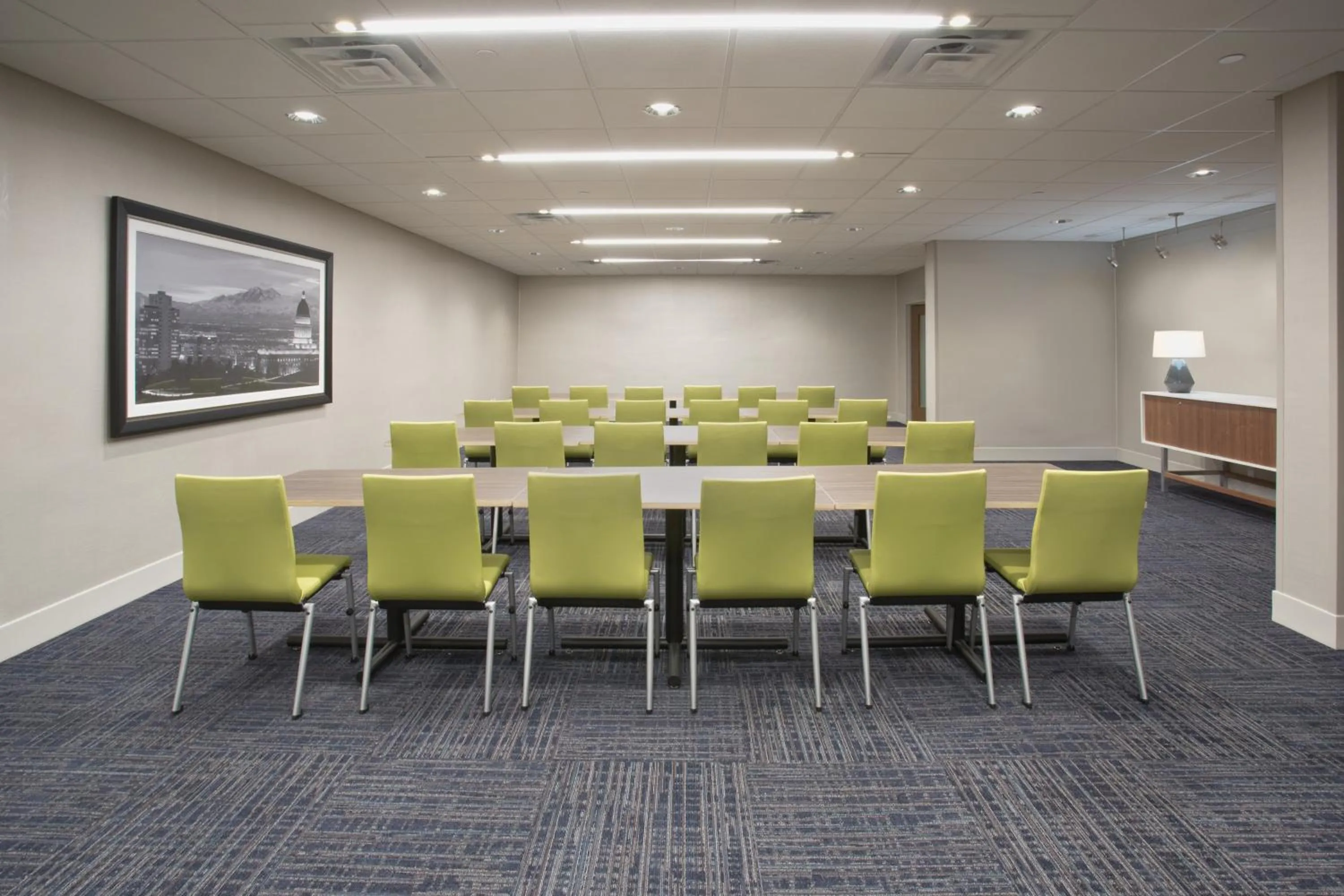 Meeting/conference room in Holiday Inn Express & Suites Hammond by IHG