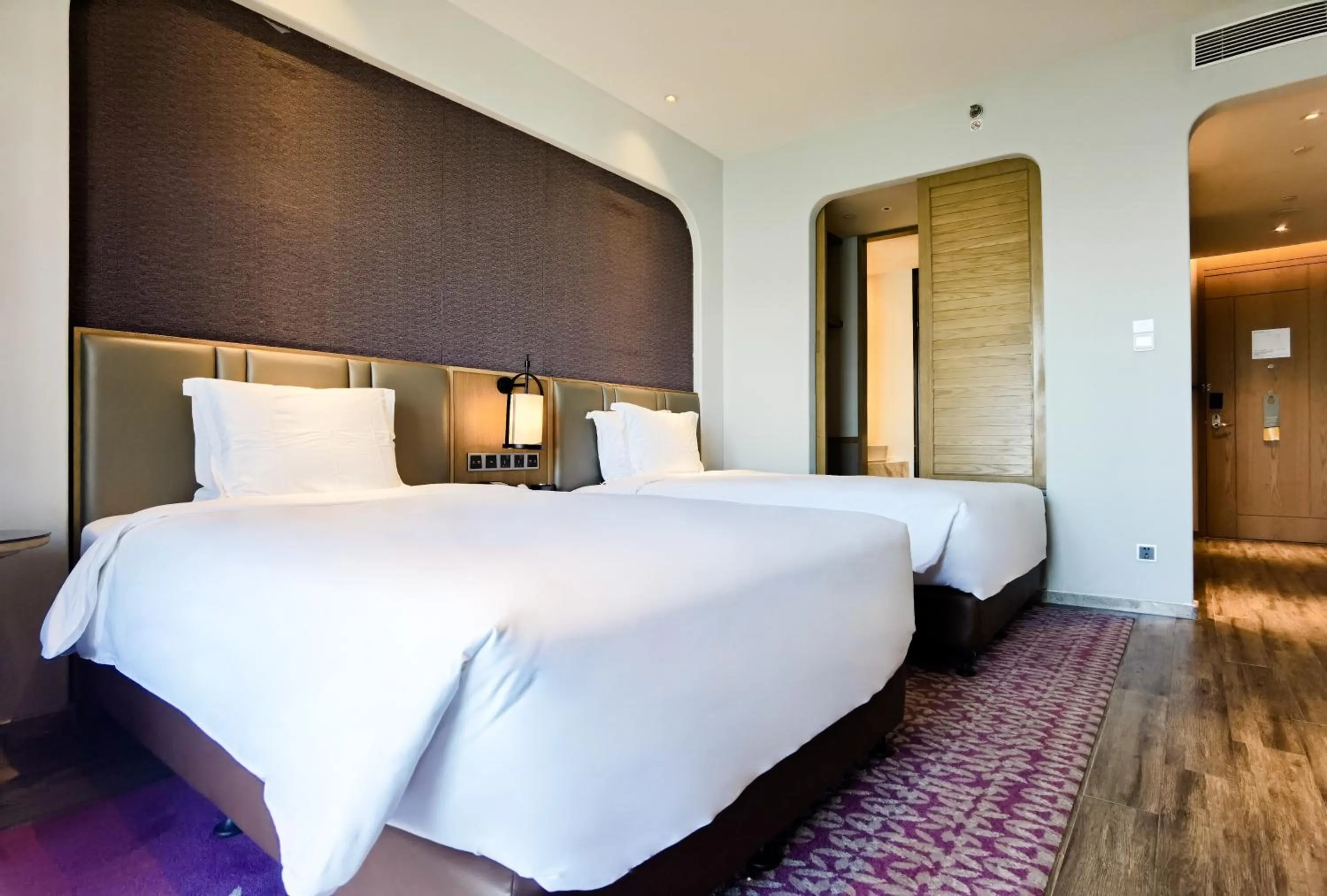 Photo of the whole room, Bed in Crowne Plaza QingdaoOriental Movie Metropolis by IHG