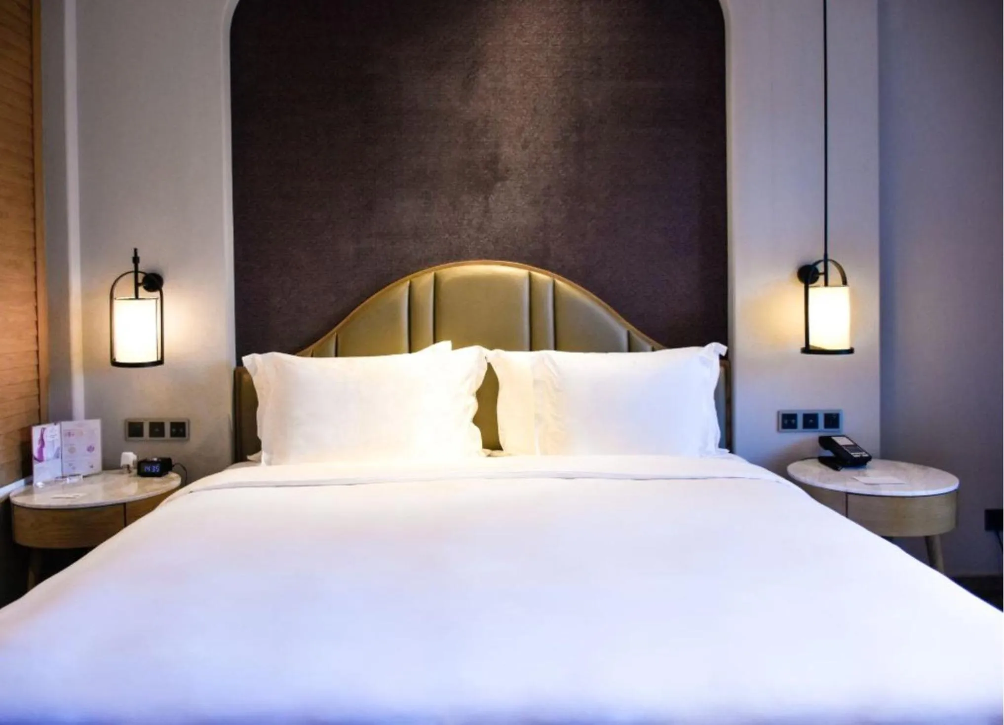 Photo of the whole room, Bed in Crowne Plaza QingdaoOriental Movie Metropolis by IHG