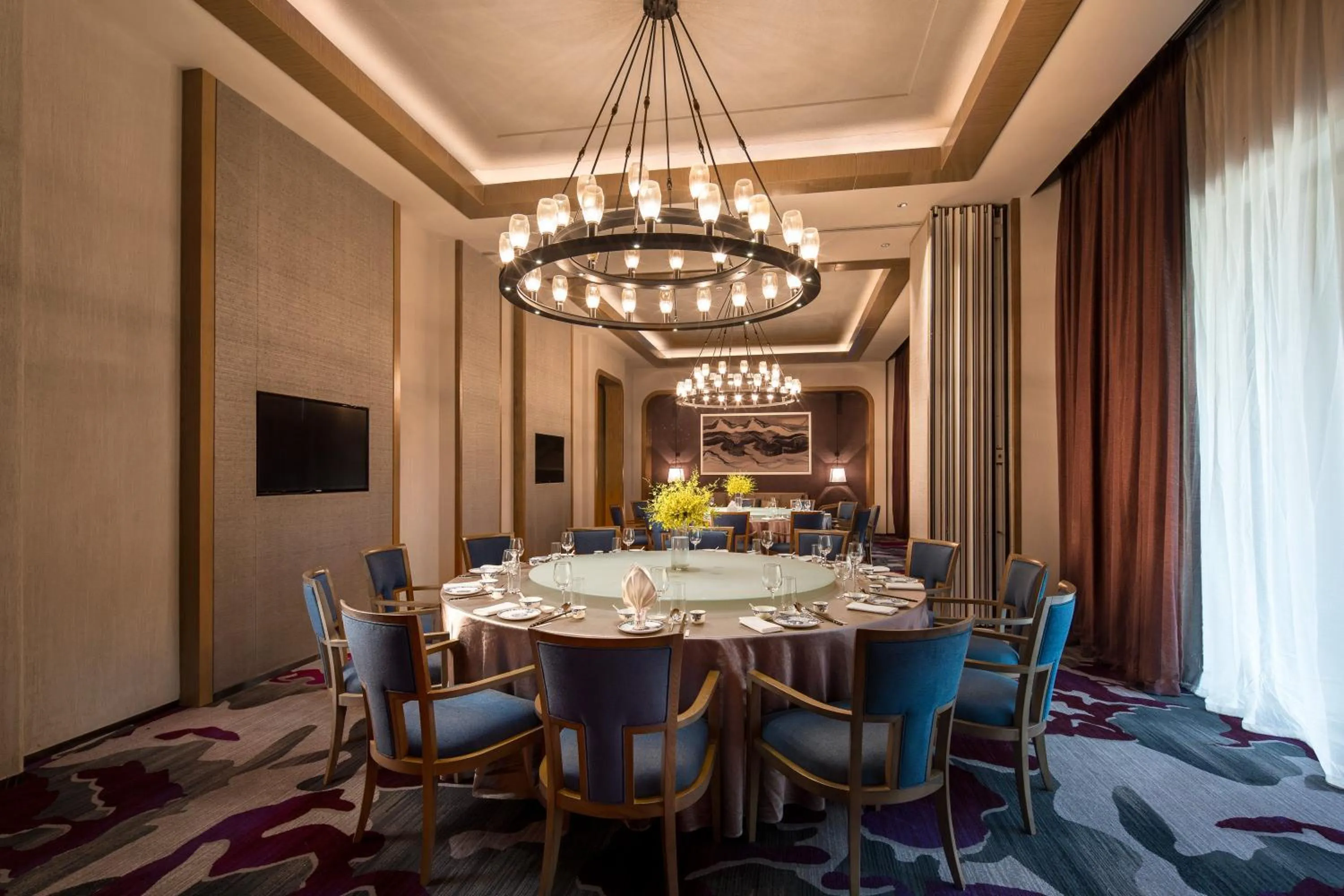 Restaurant/places to eat in Crowne Plaza QingdaoOriental Movie Metropolis by IHG