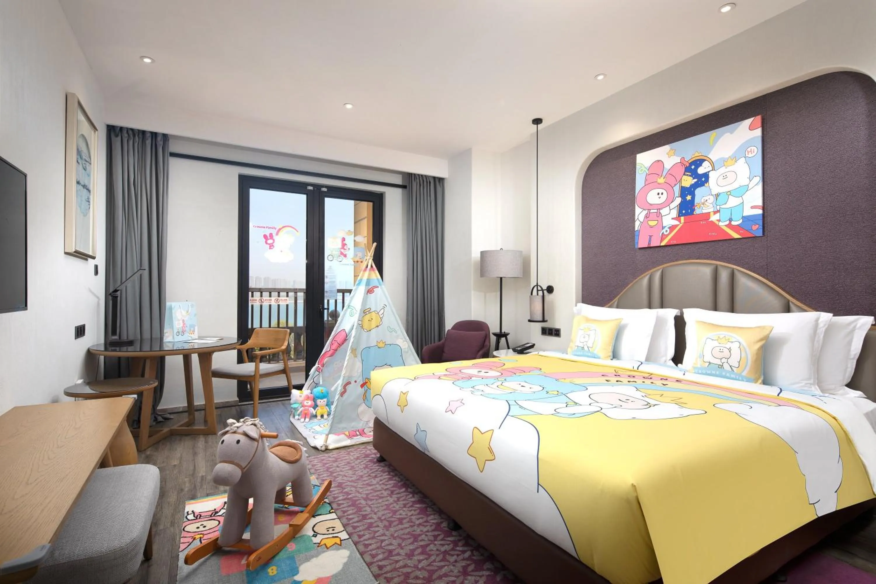 Photo of the whole room, Bed in Crowne Plaza QingdaoOriental Movie Metropolis by IHG