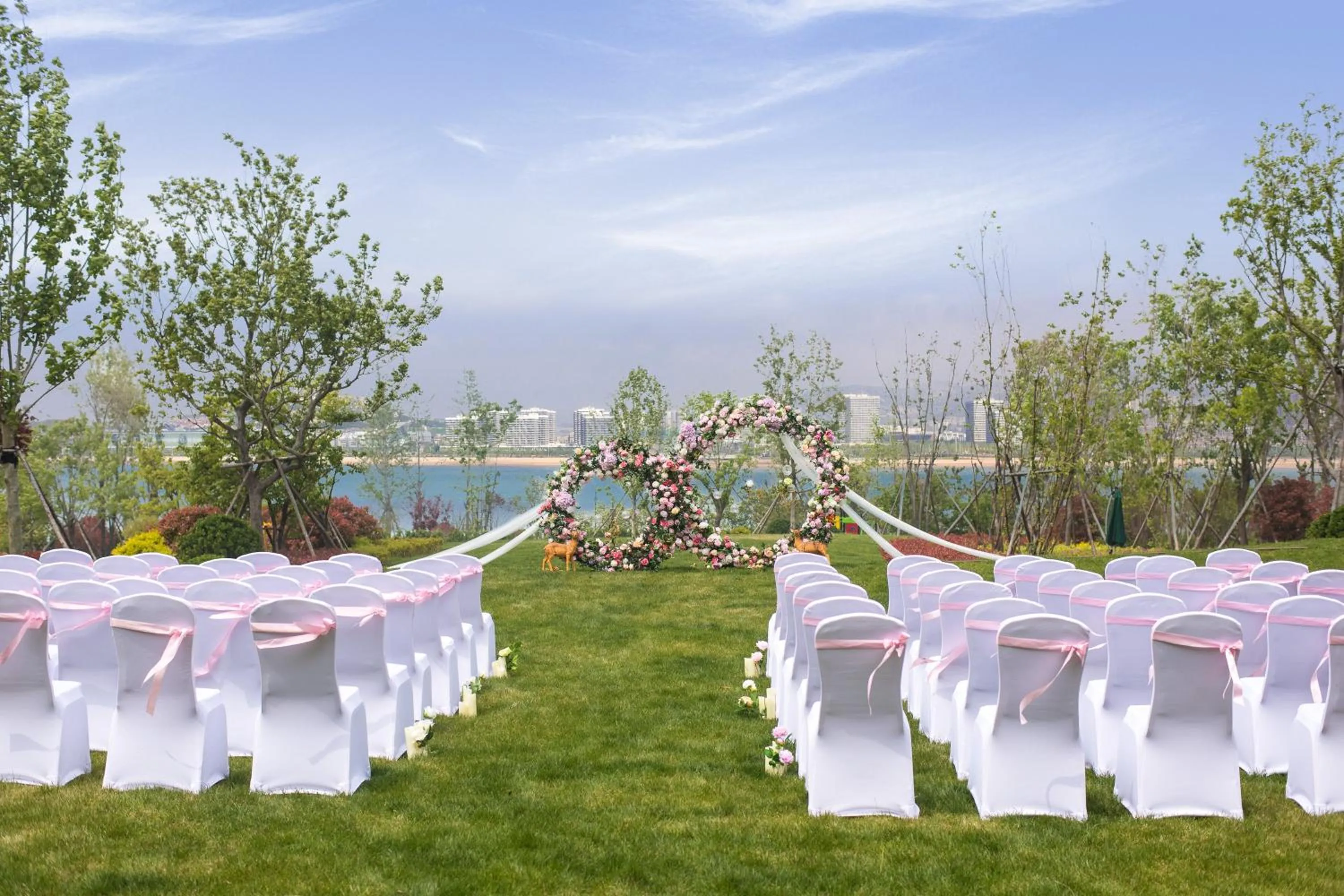 Meeting/conference room in Crowne Plaza QingdaoOriental Movie Metropolis by IHG