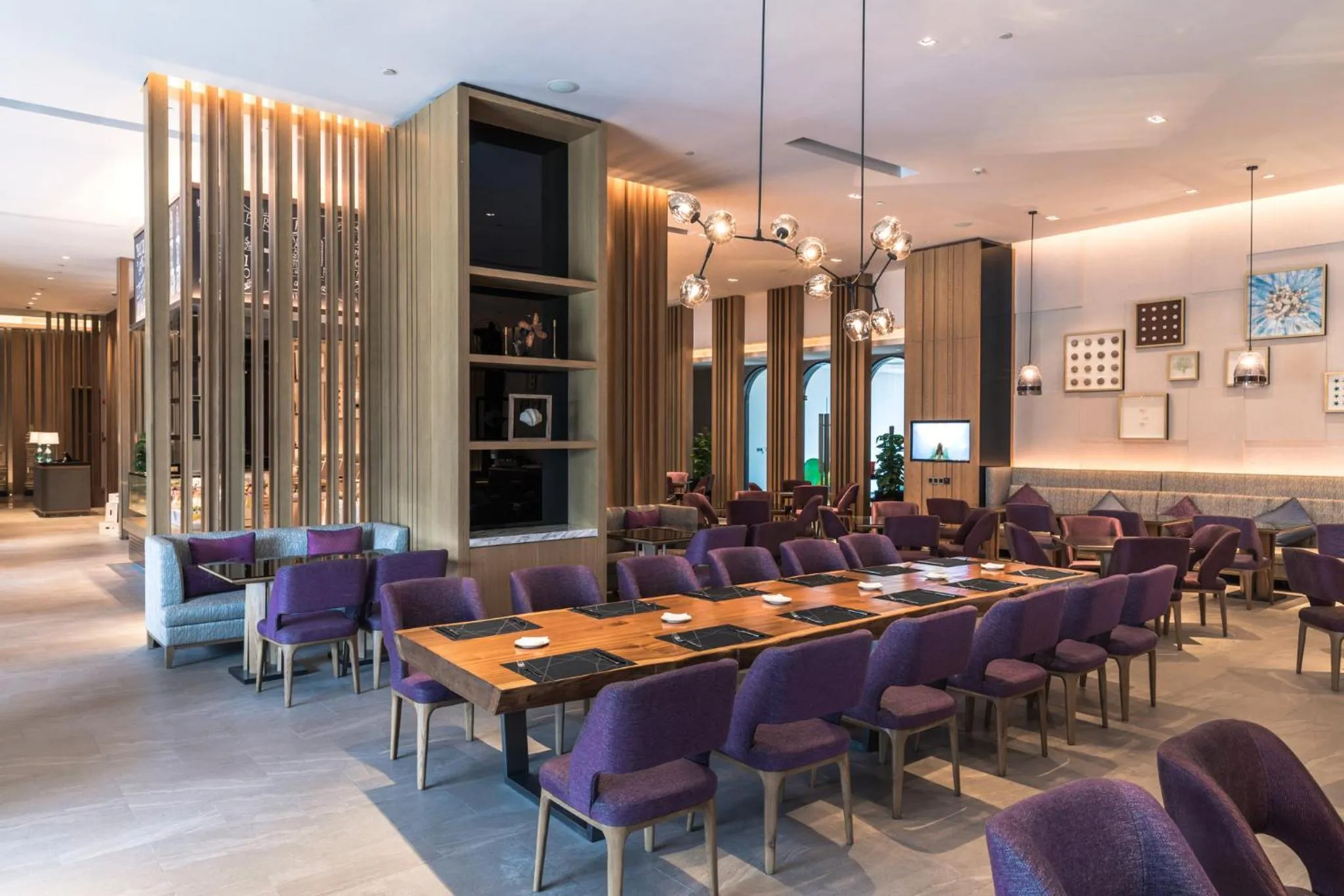 Restaurant/places to eat in Crowne Plaza QingdaoOriental Movie Metropolis by IHG