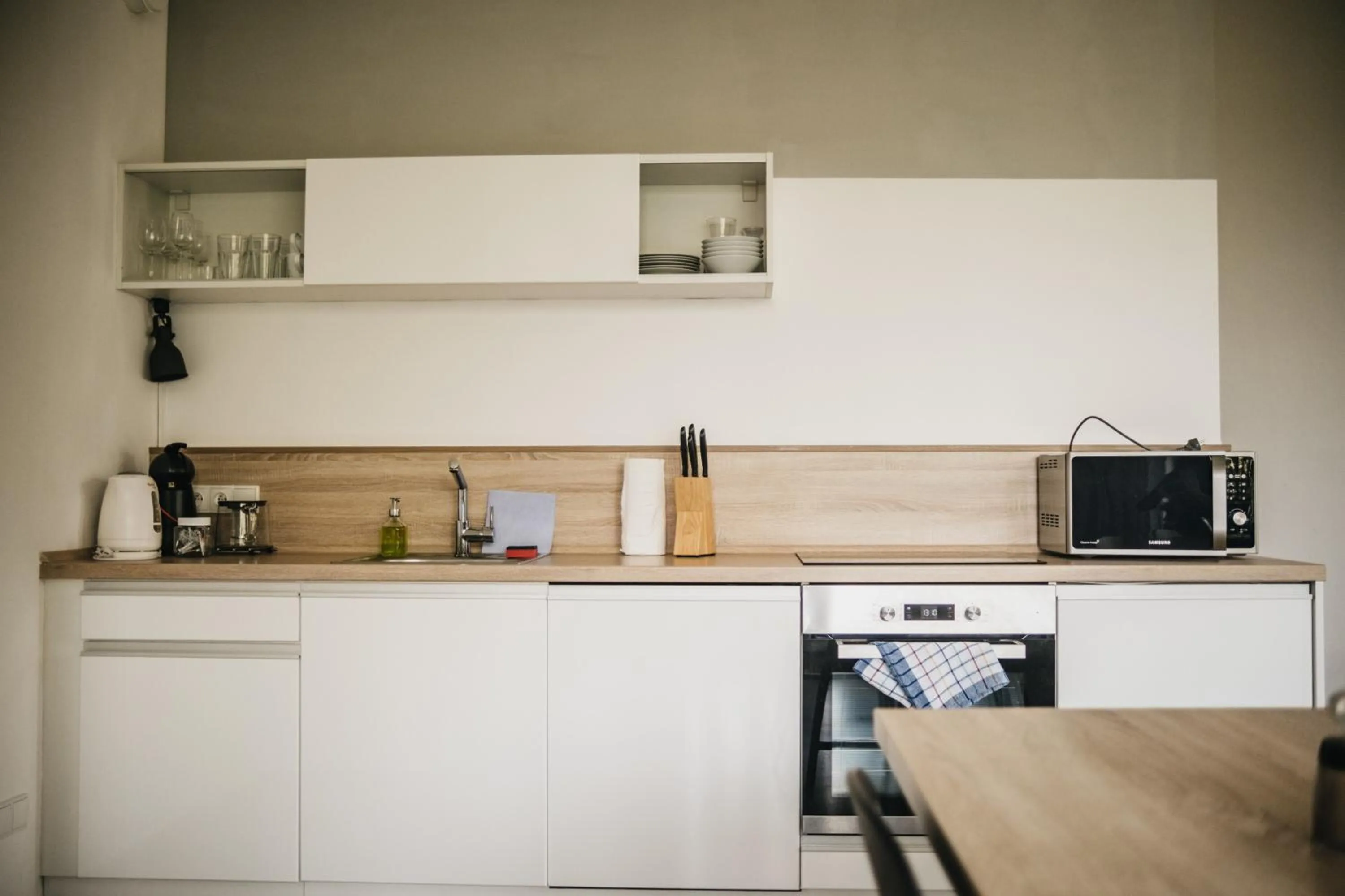 Kitchen or kitchenette in Lakepark Residence