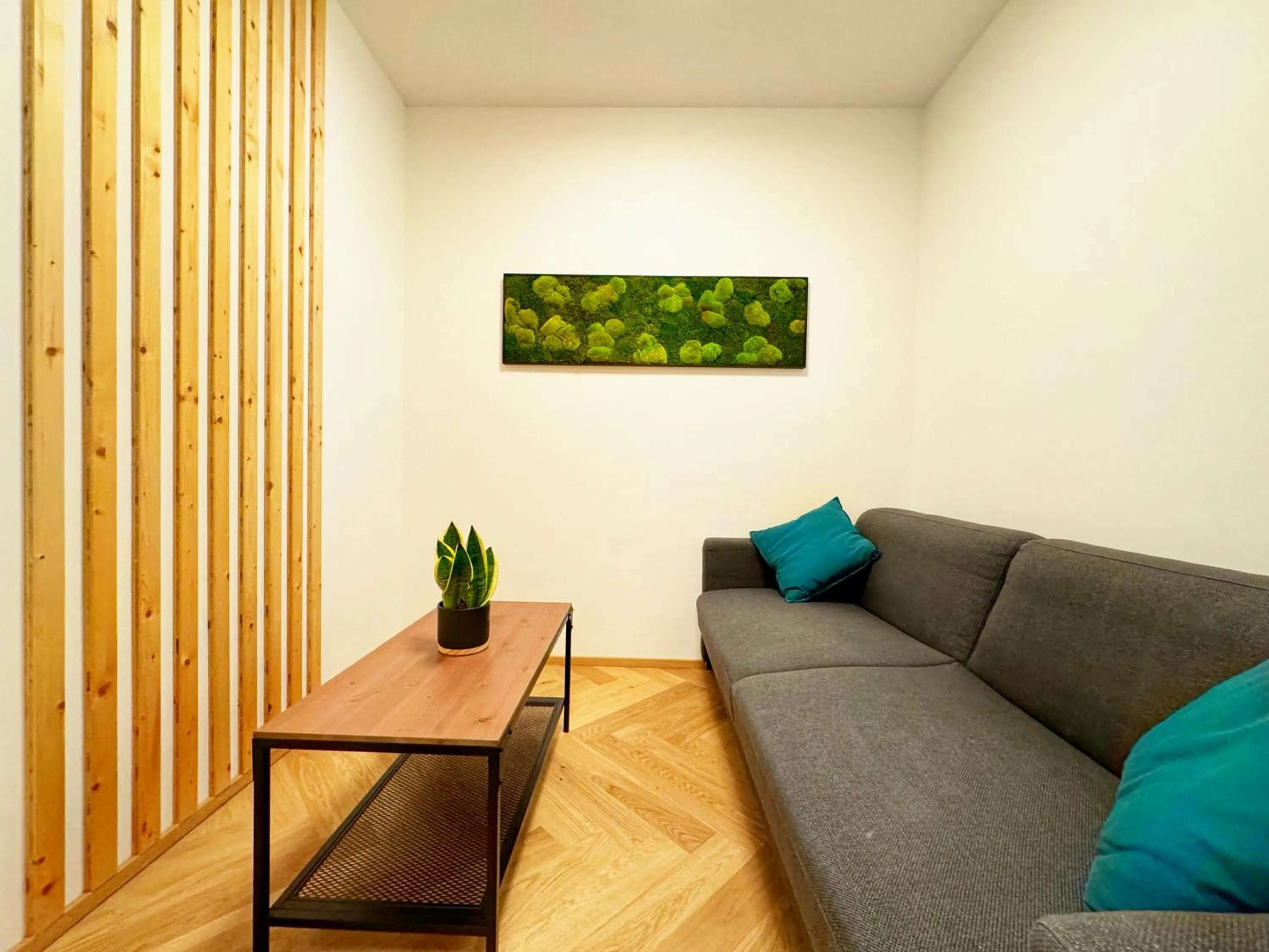 Bedroom in Lakepark Residence