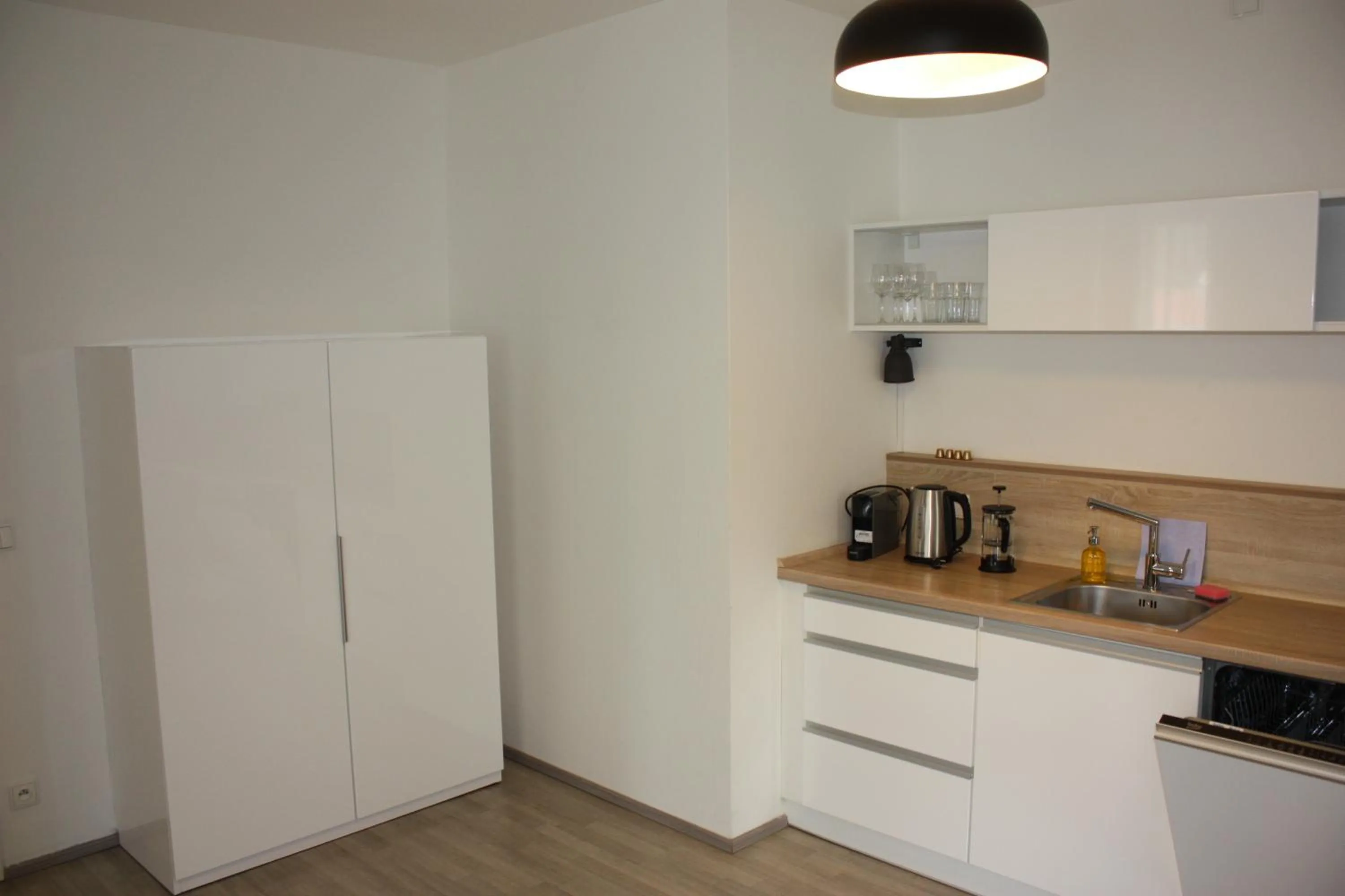Kitchen or kitchenette in Lakepark Residence