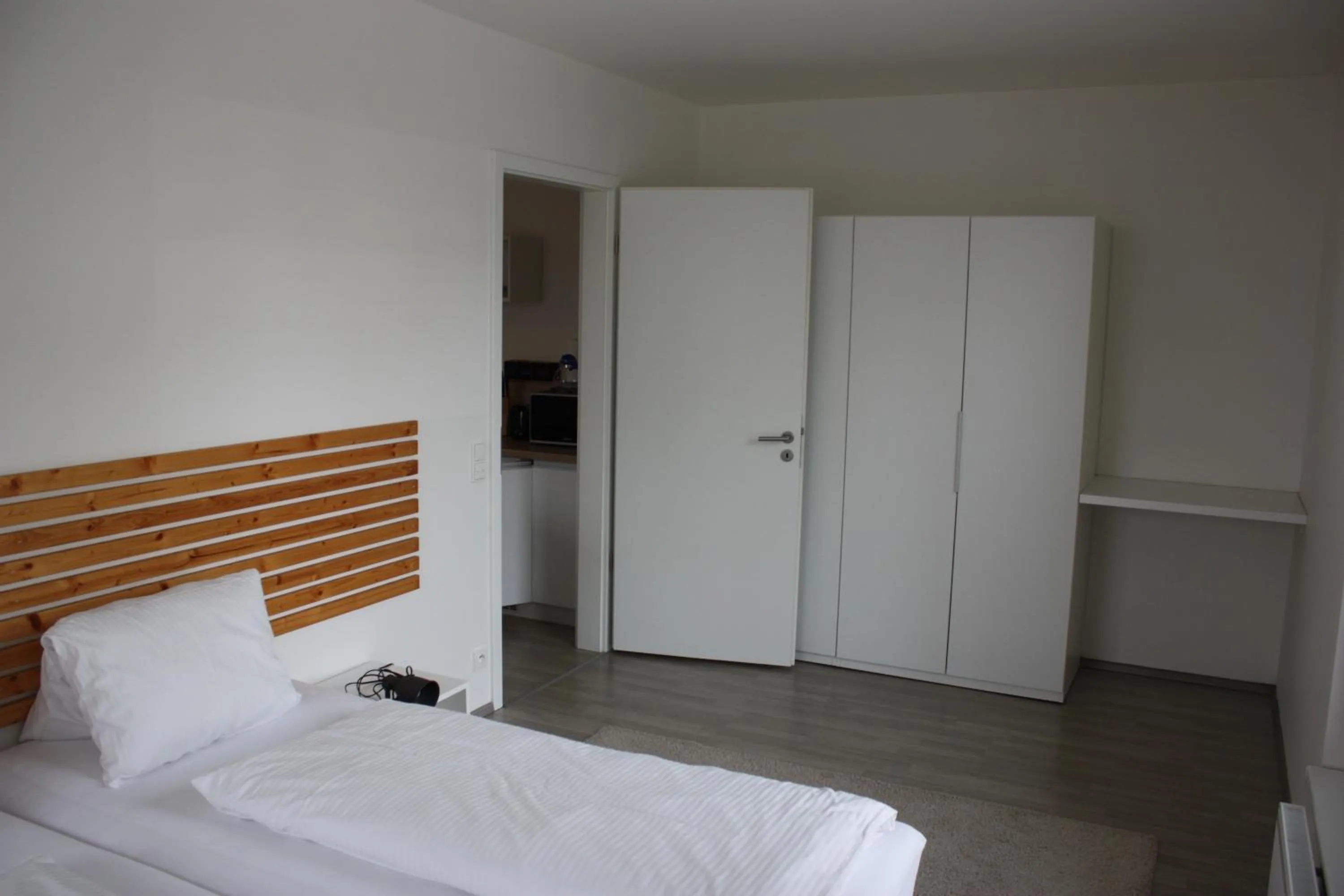 Bedroom, Bed in Lakepark Residence