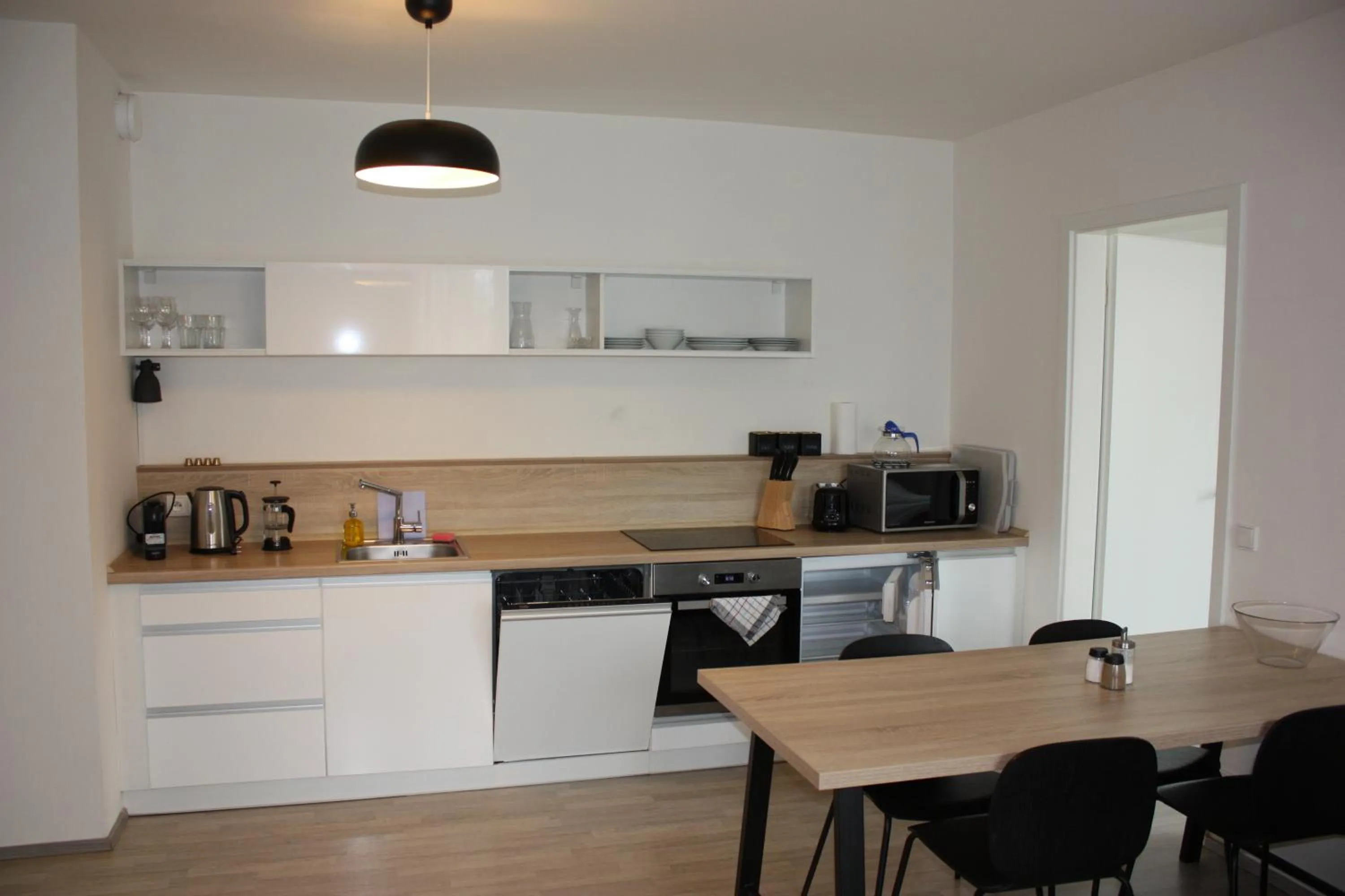 Kitchen or kitchenette in Lakepark Residence