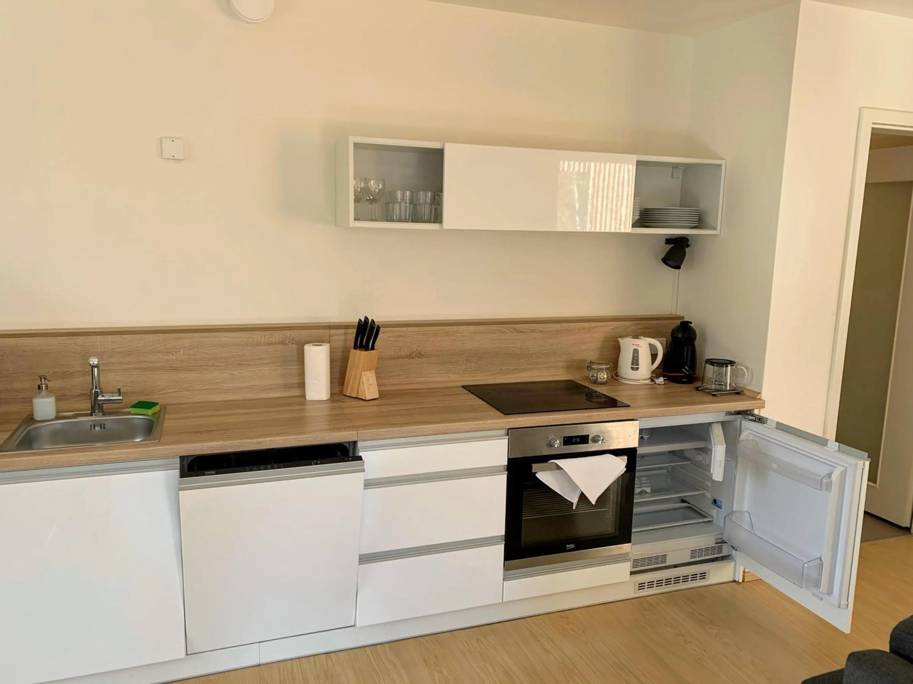 Kitchen or kitchenette in Lakepark Residence