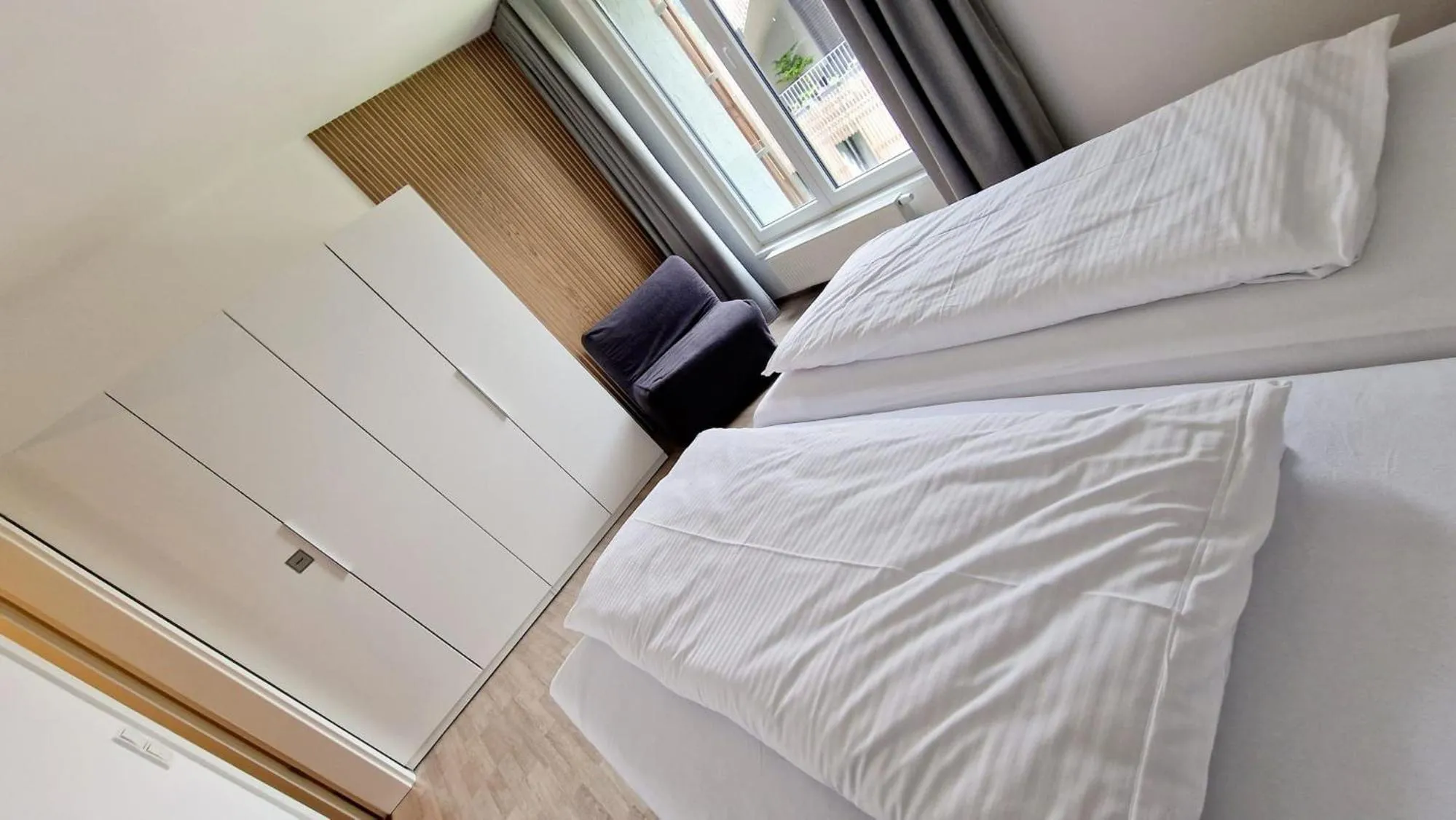 Bed in Lakepark Residence