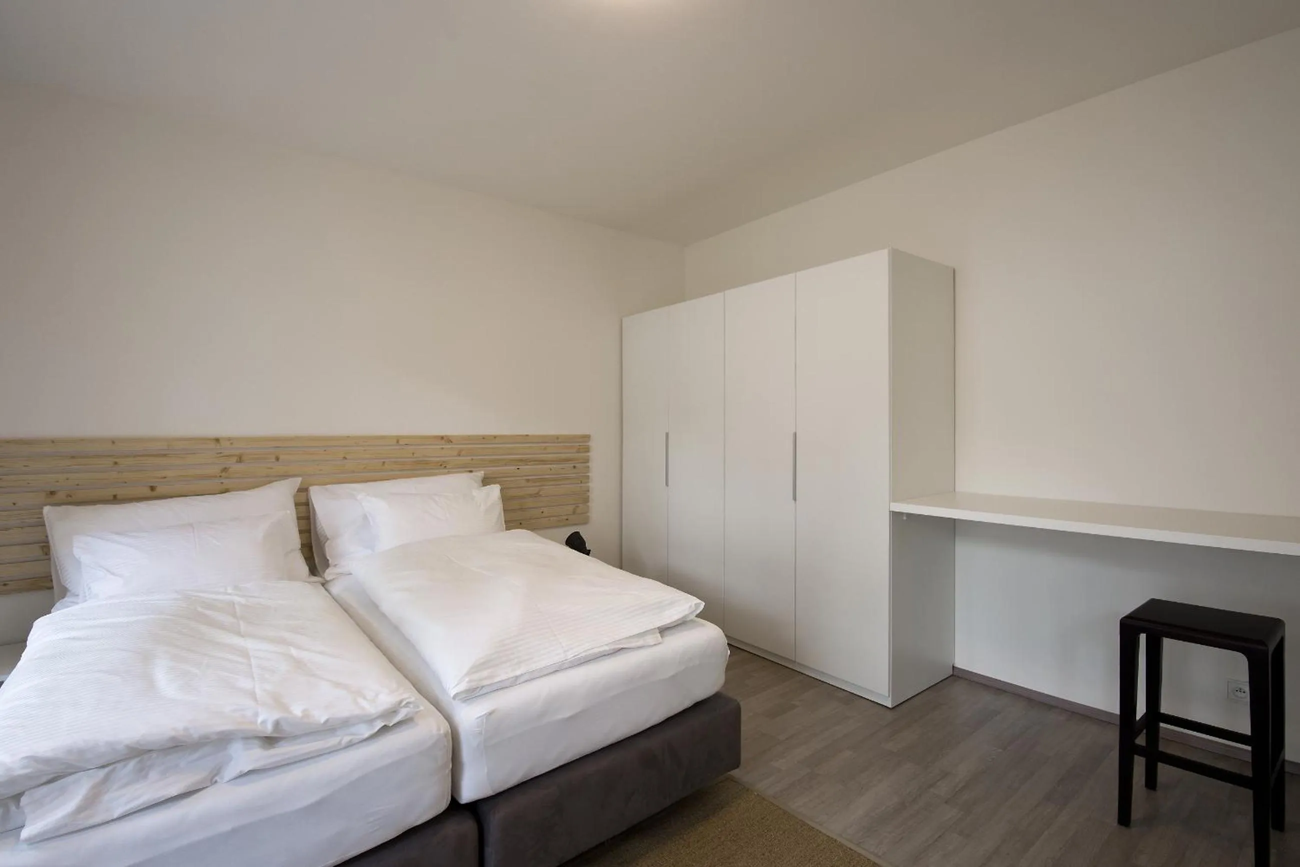 Bed in Lakepark Residence