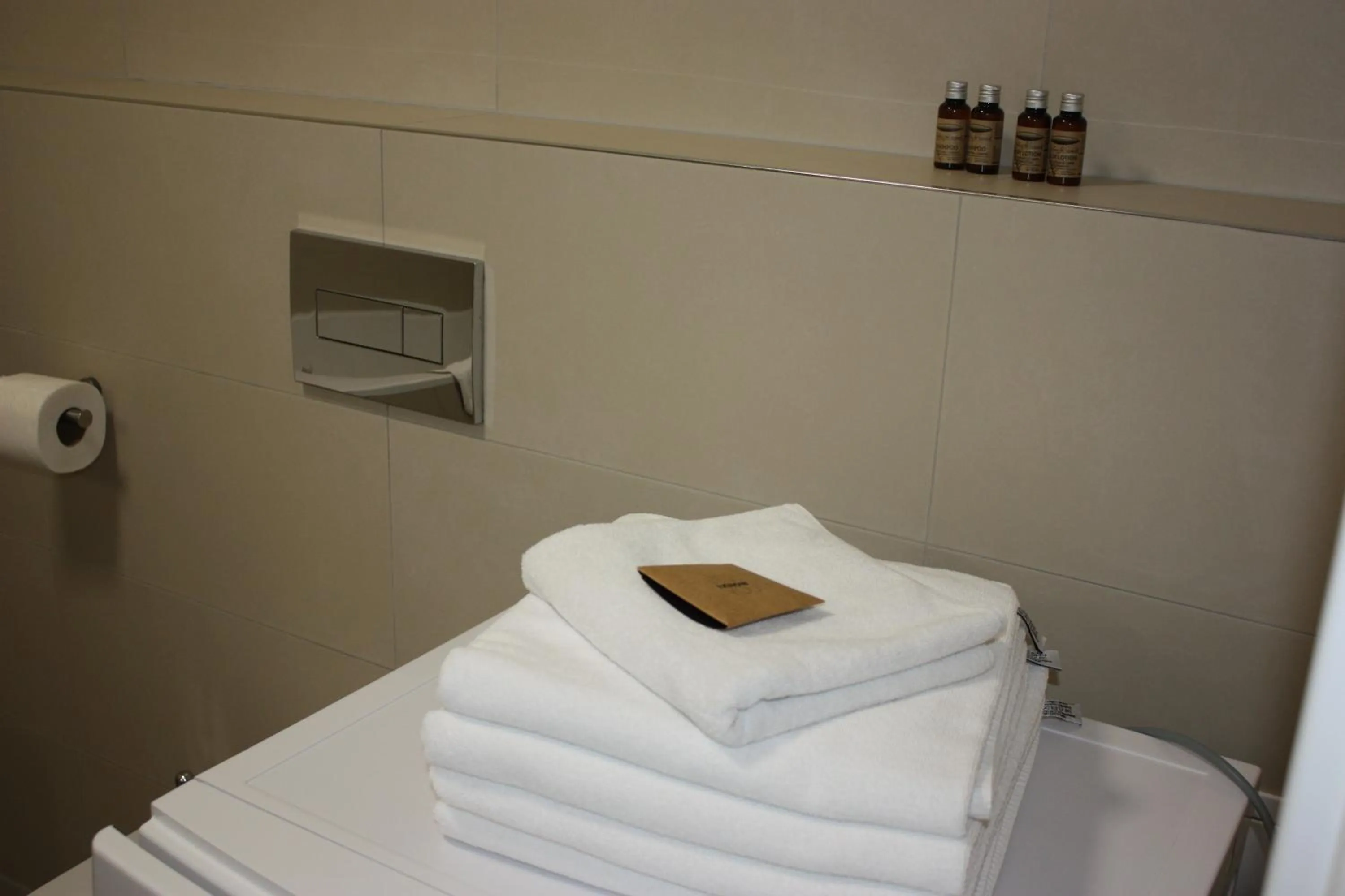 towels in Lakepark Residence