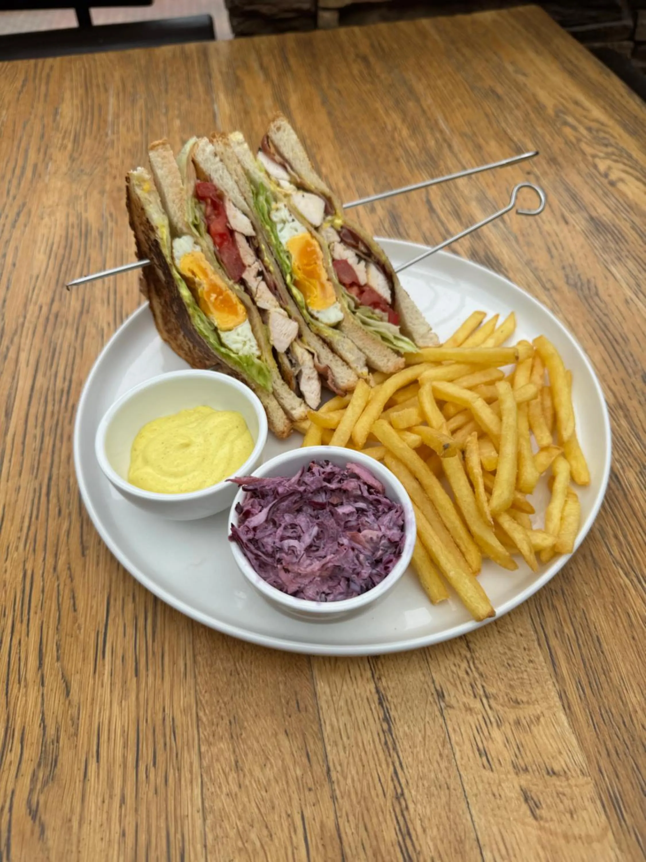 Restaurant/places to eat in Lakepark Residence